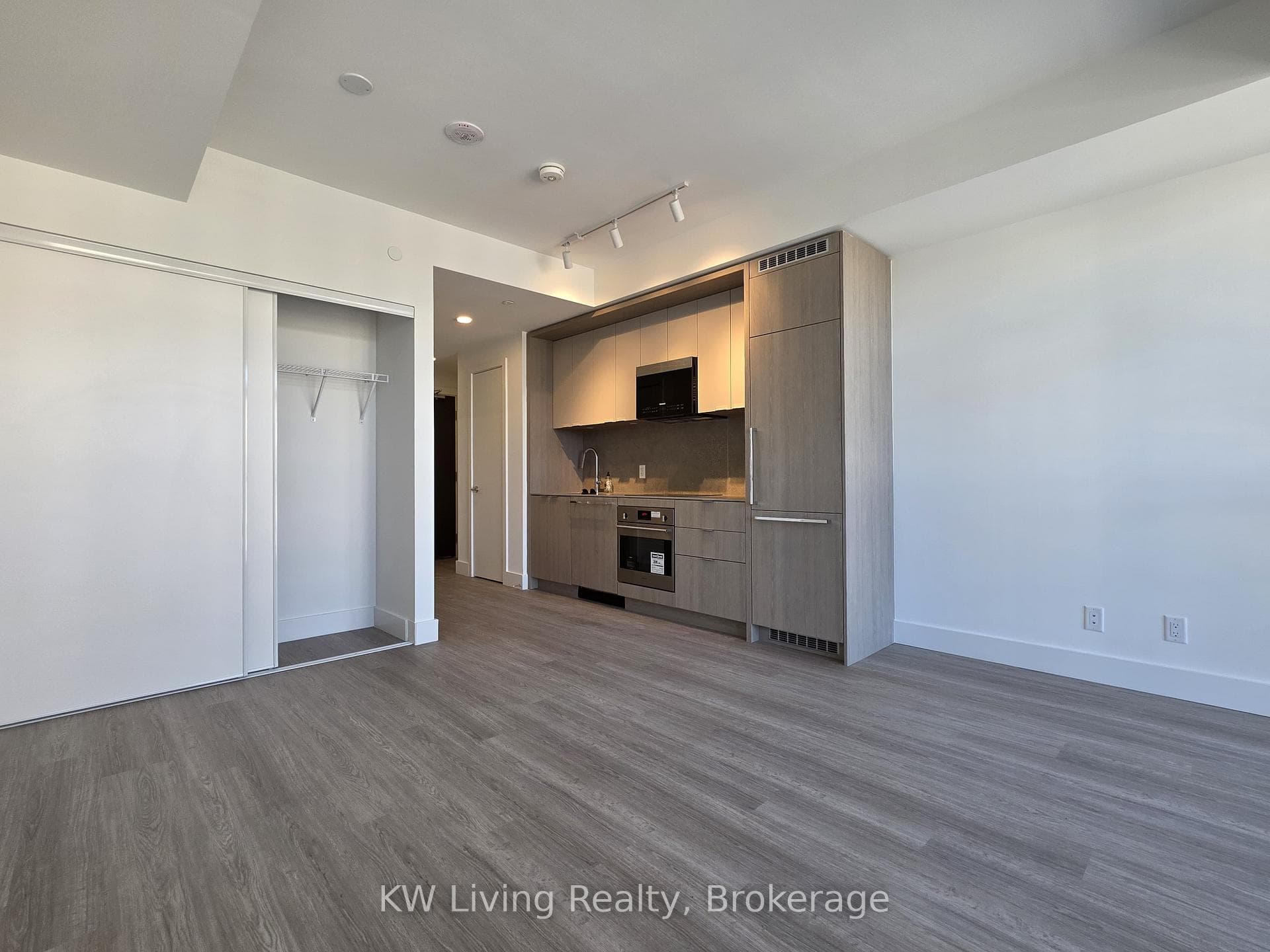 6 Greenbriar Road Unit 623 photo 4