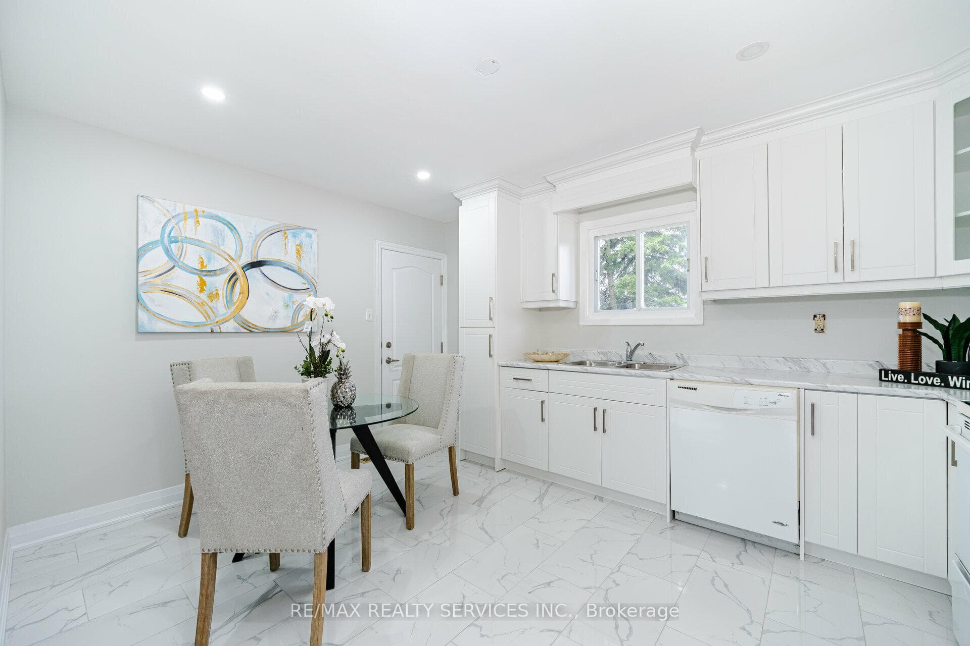 13 Chatsworth Drive photo 9