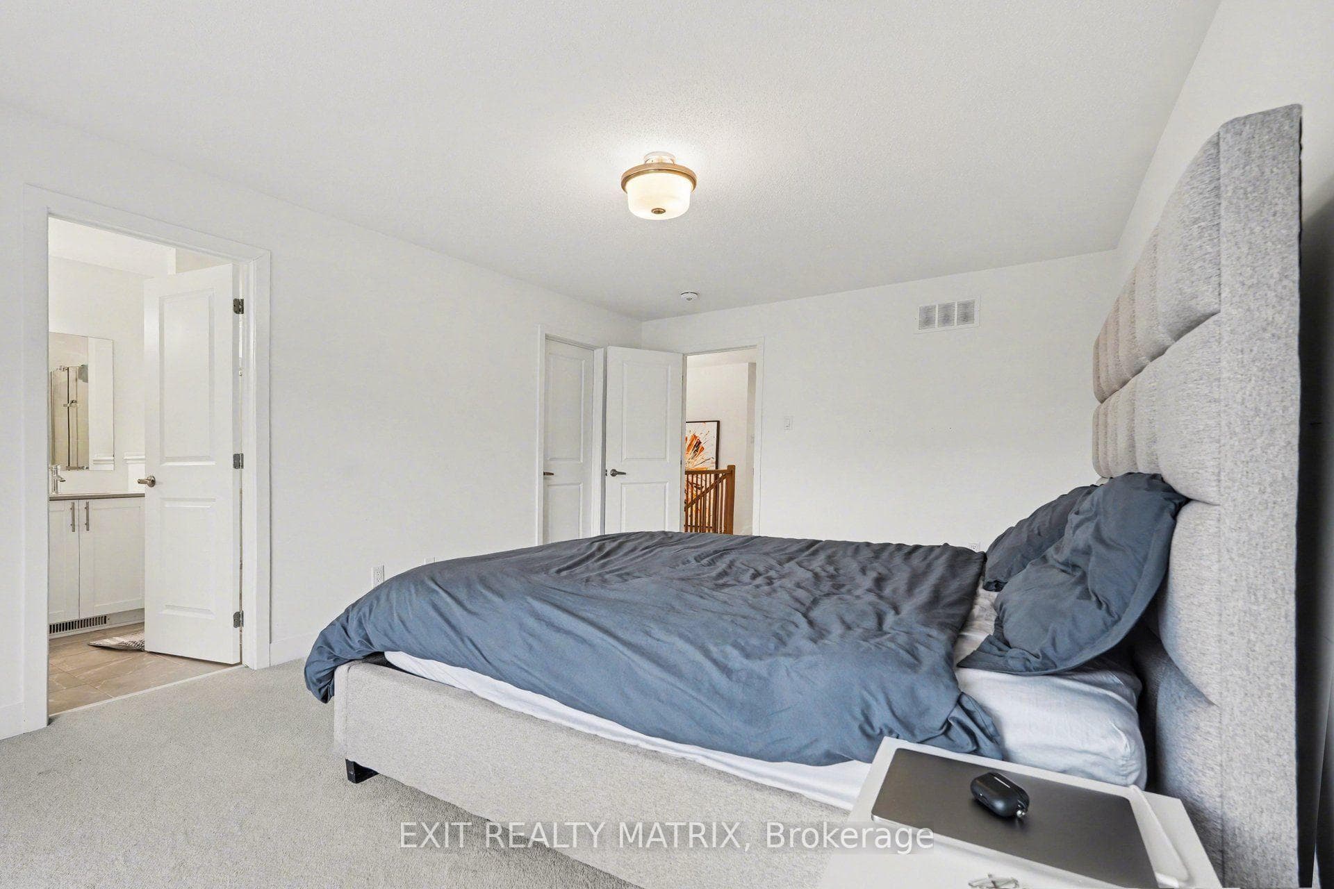 656 Putney Crescent photo 16