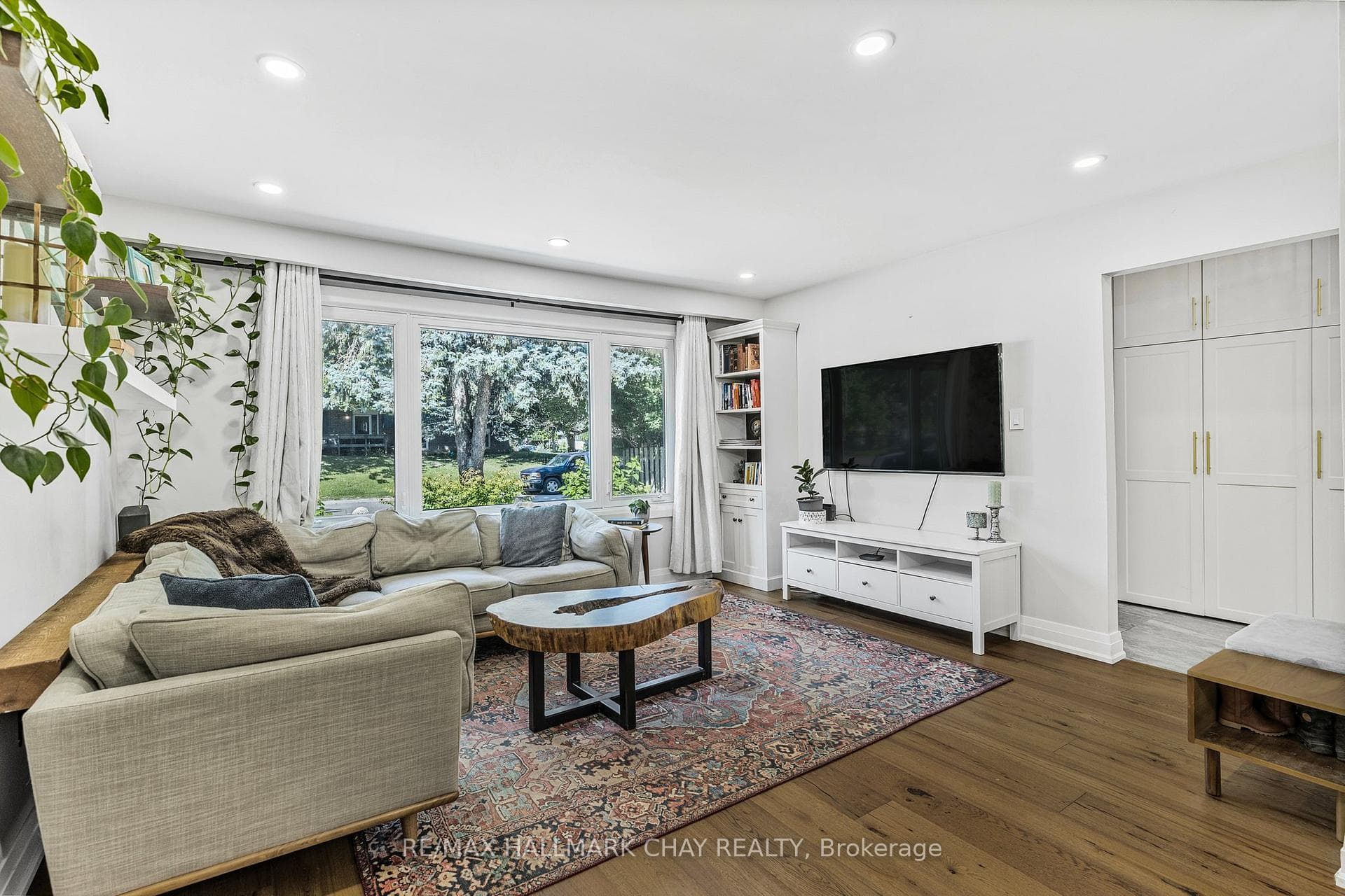 55 Lionel Stone Avenue photo 4