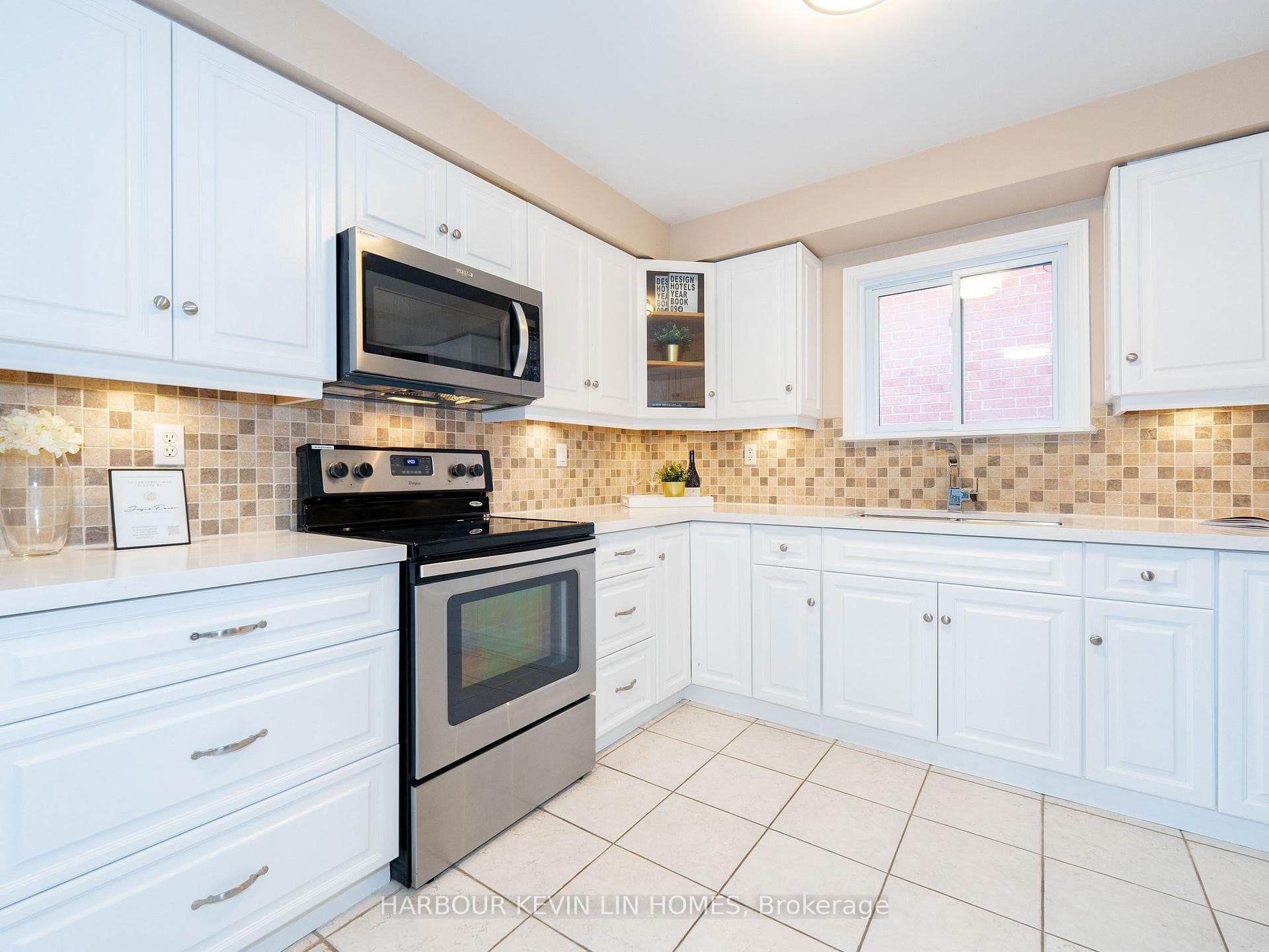 4086 Rossland Crescent photo 13
