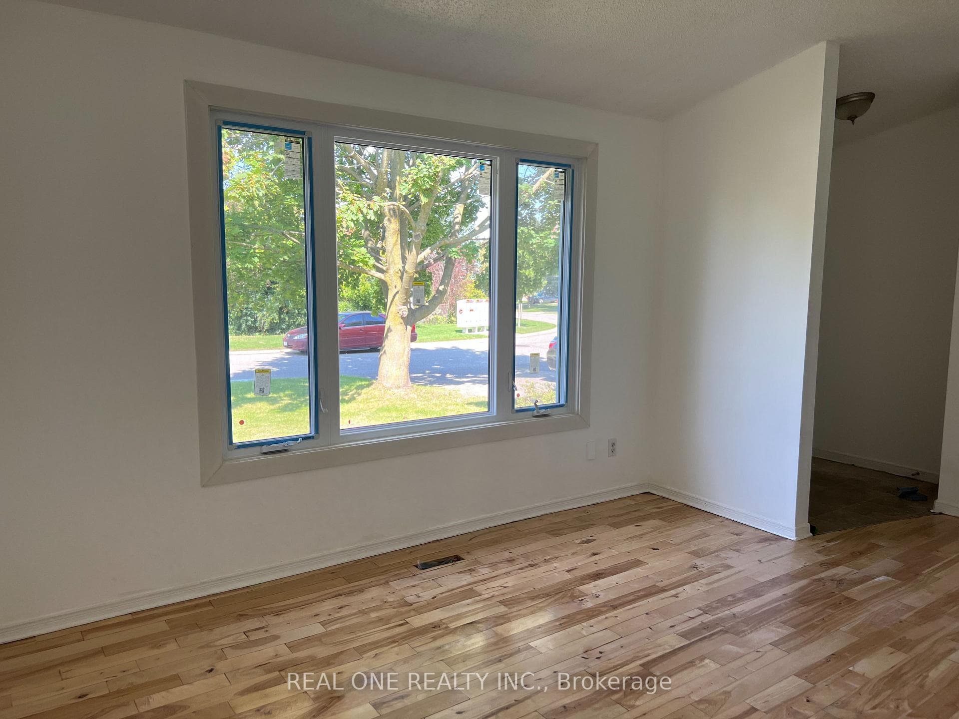44 Banting Crescent photo 9