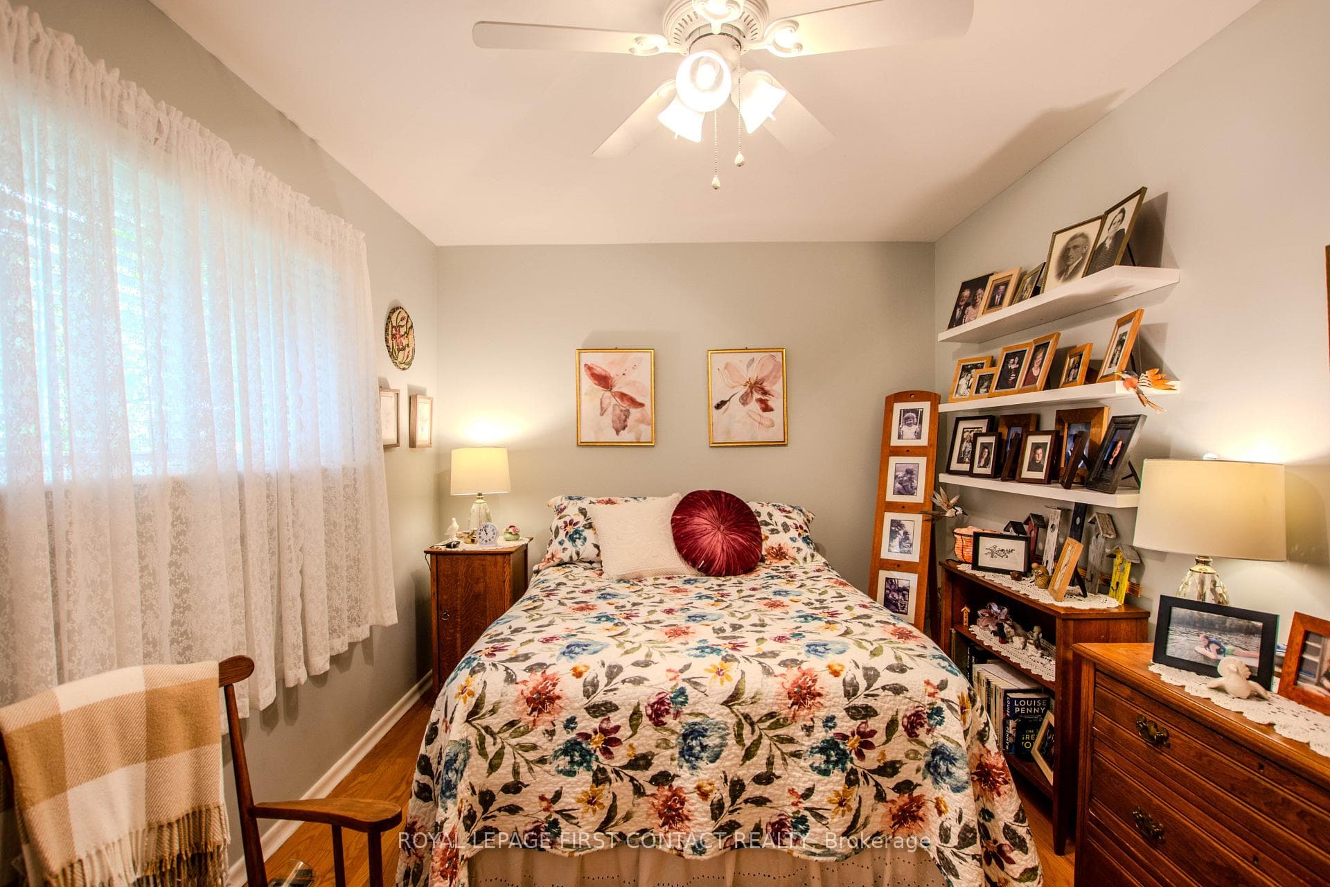 27 Tower Crescent photo 15