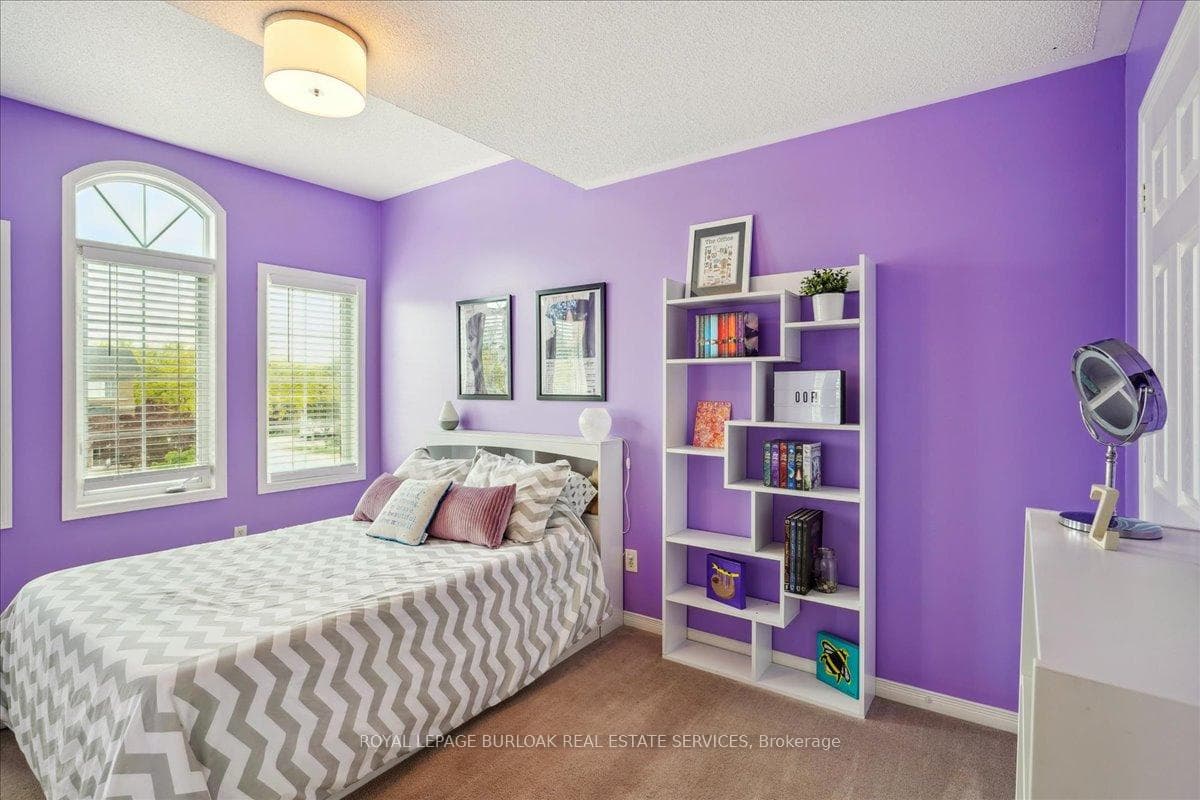 Second bedroom.