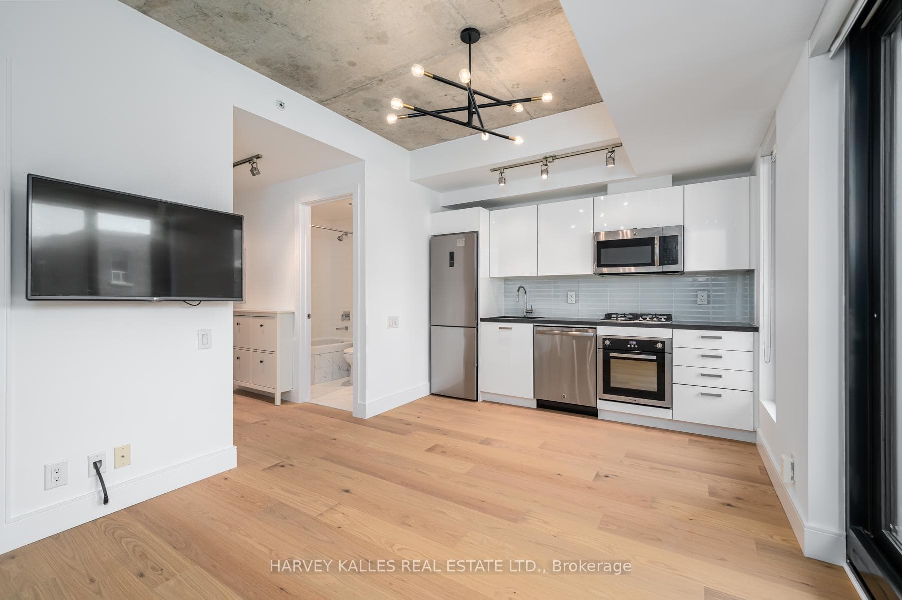 11 Charlotte Street Unit 507 photo 2