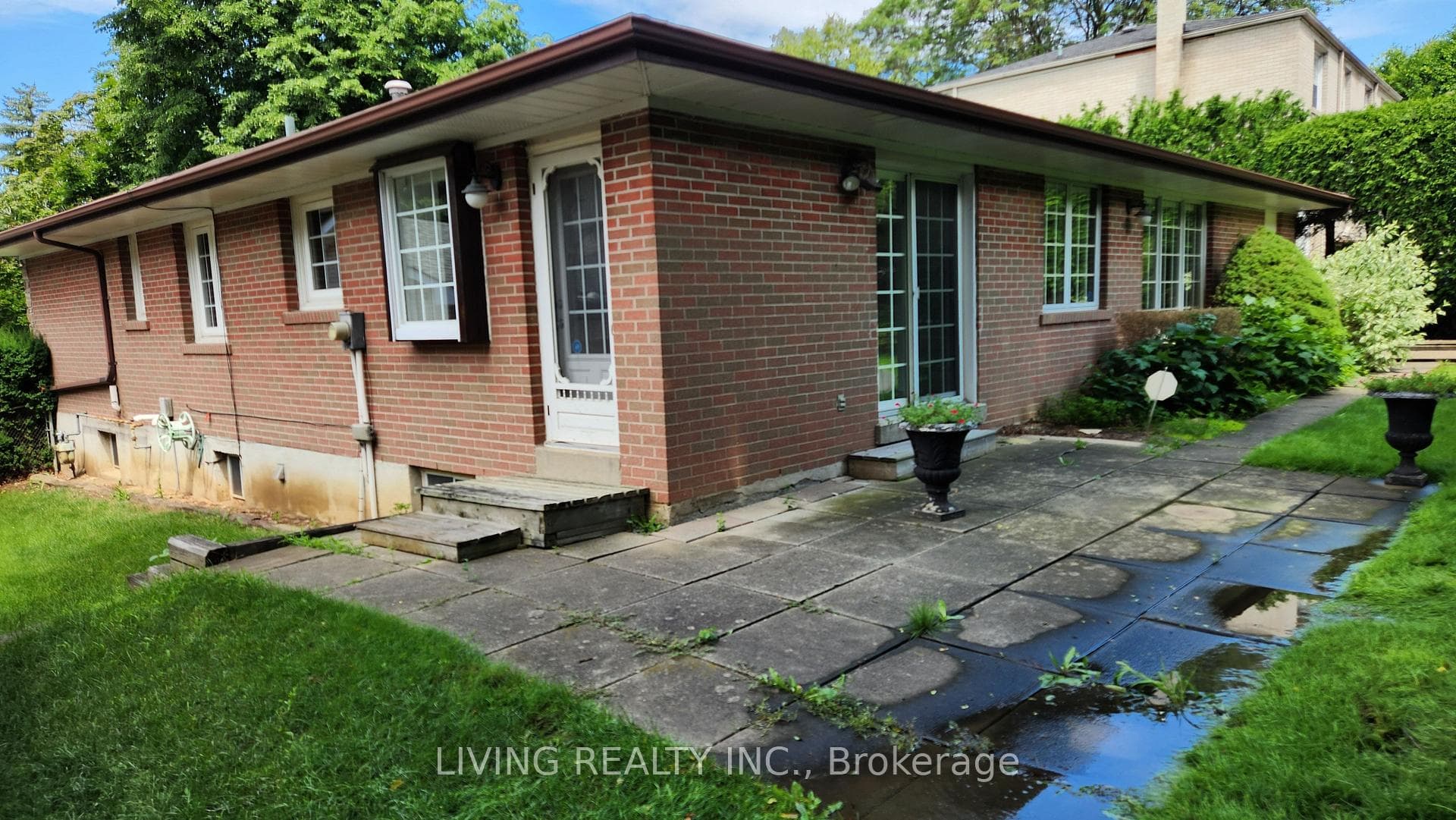 37 Aldenham Crescent photo 4