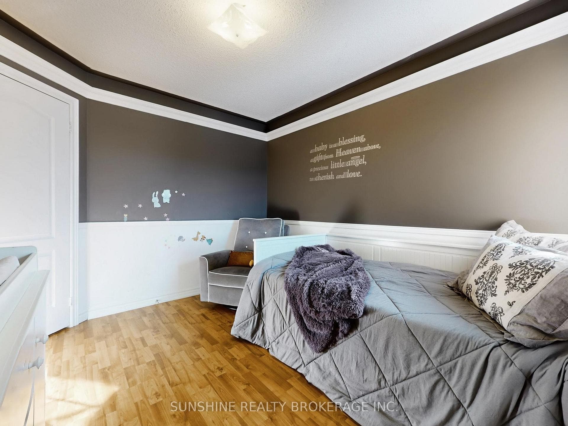138 Beaverbrook Crescent photo 32