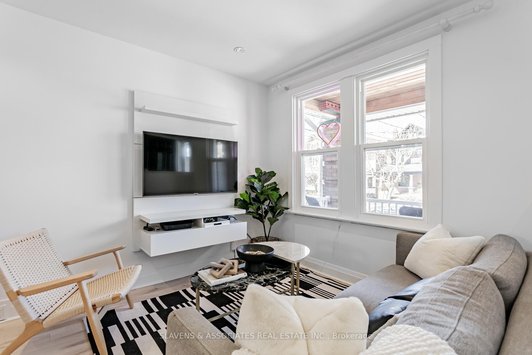 41 Barrington Avenue photo 5