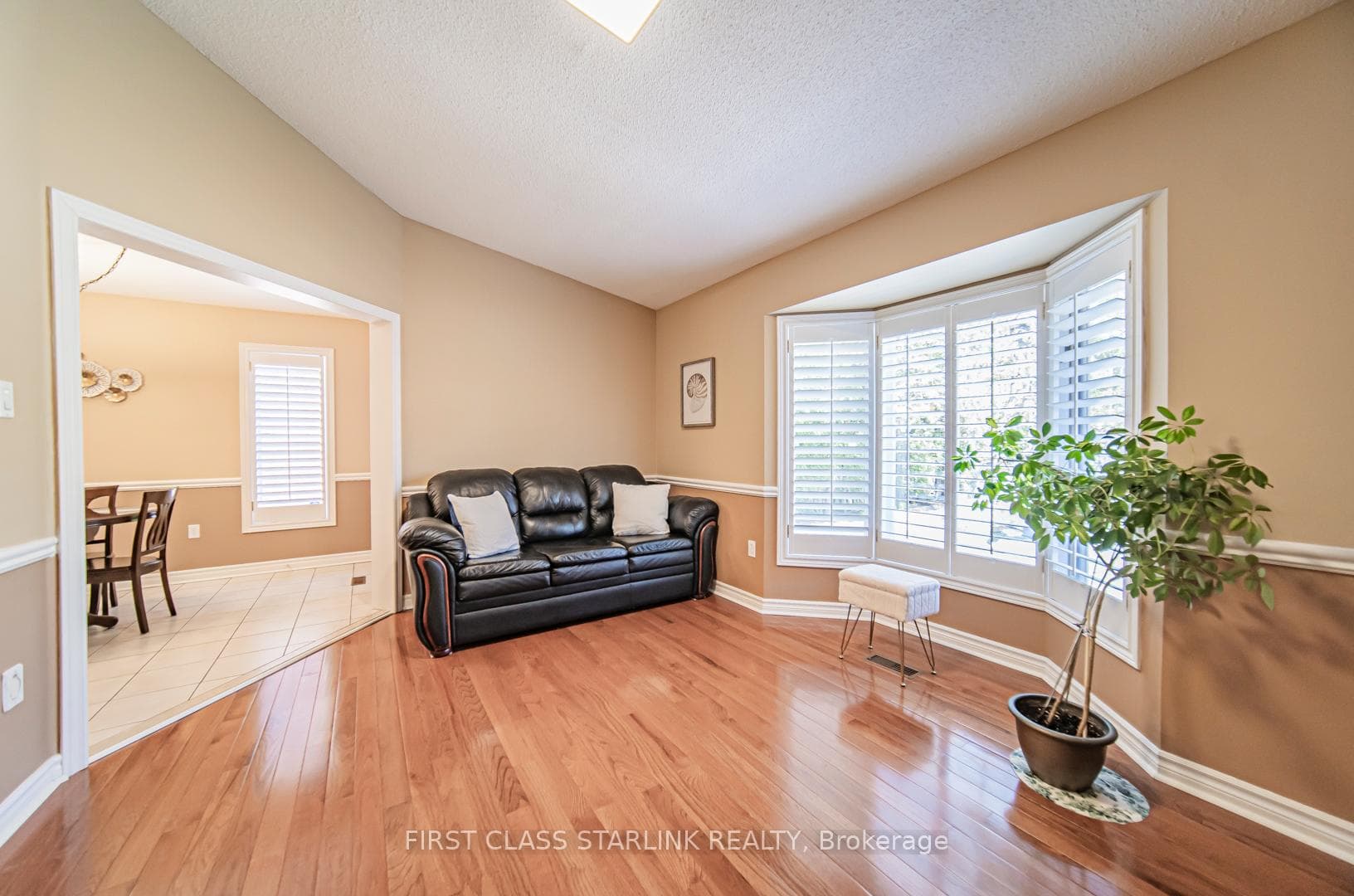 2576 Strathmore Crescent photo 18