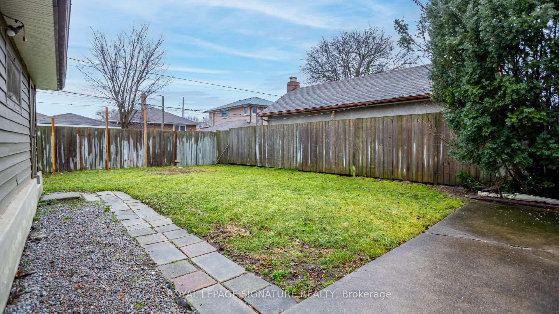 203 Cromwell Avenue photo 17