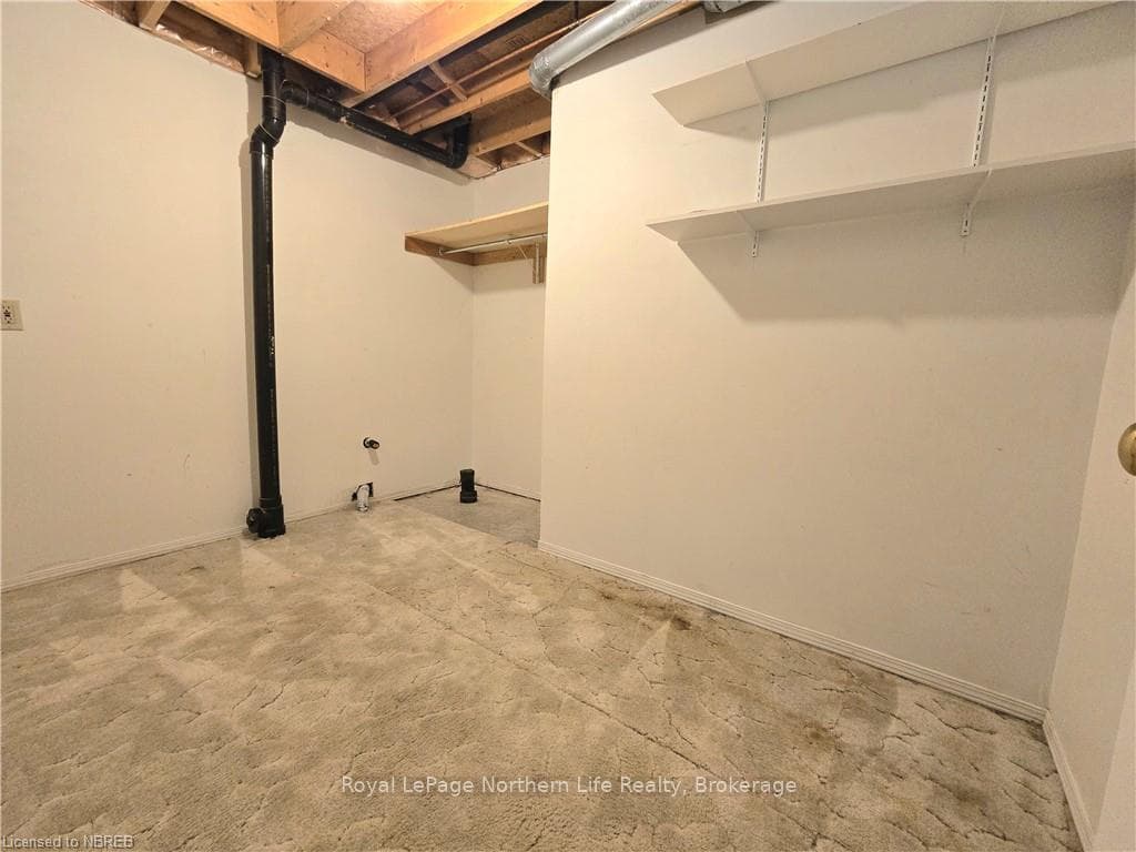 668 TACKABERRY Drive photo 36