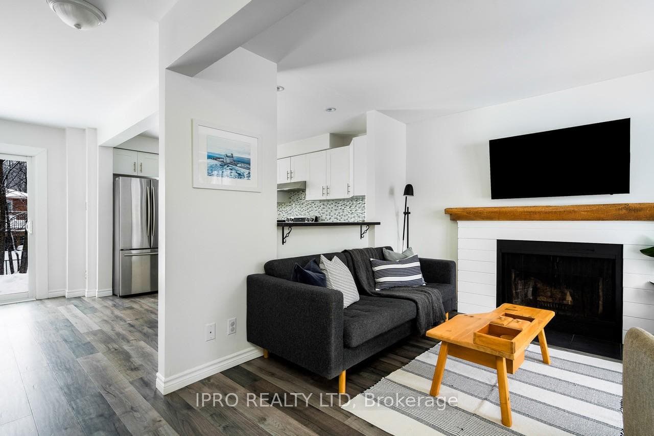 19 Reid Crescent photo 5