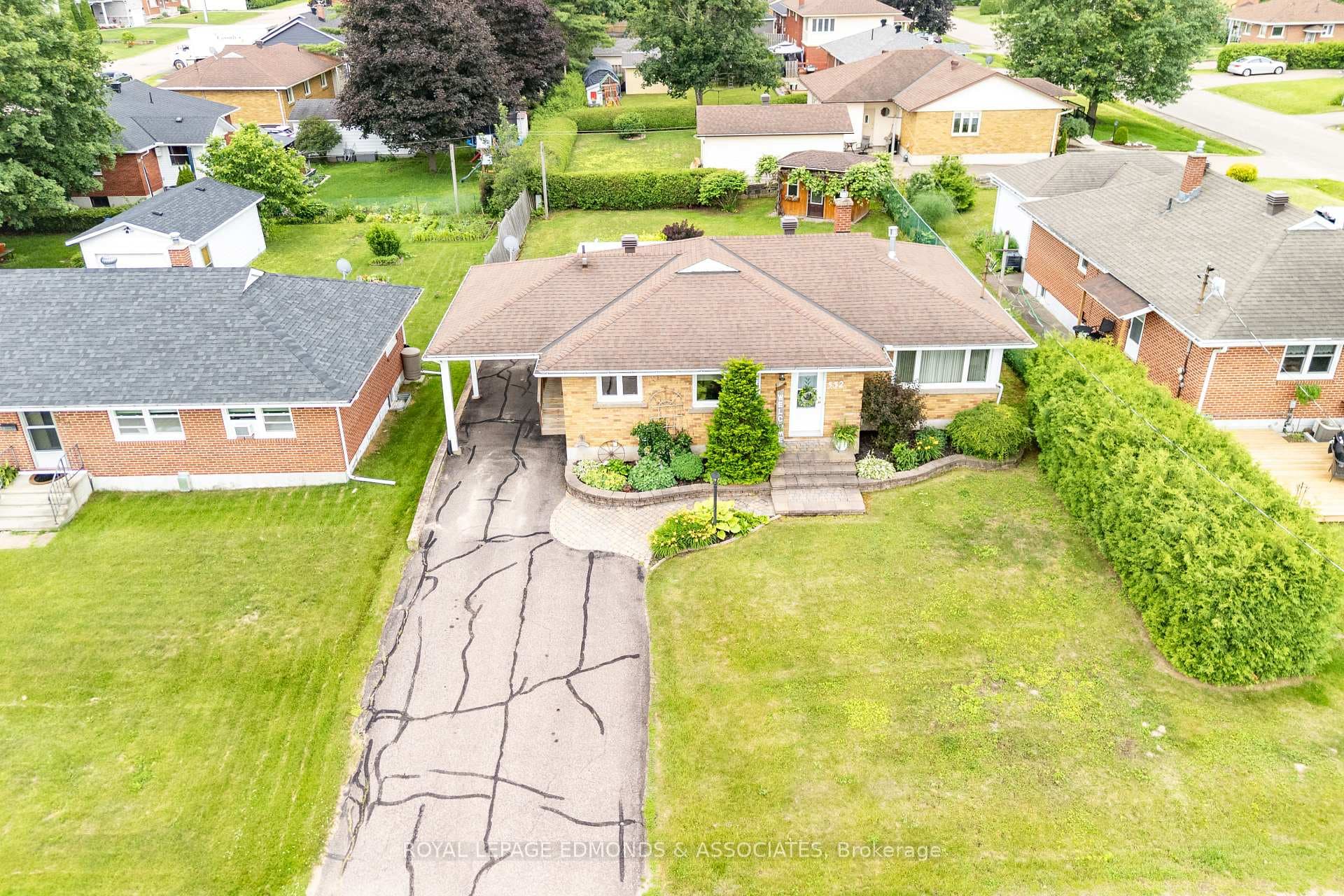 532 Herbert Street photo 3