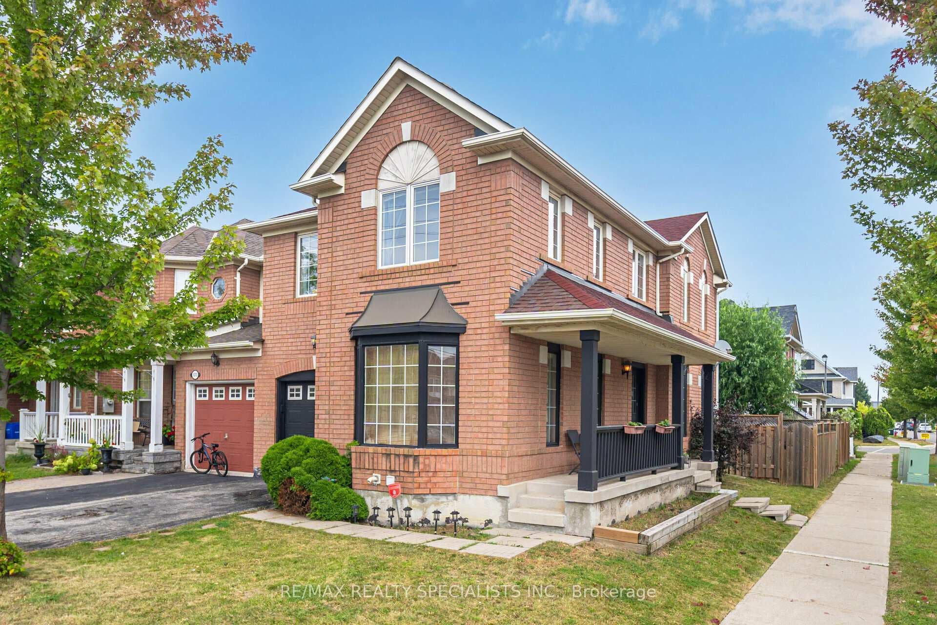 675 Thompson Road photo 1