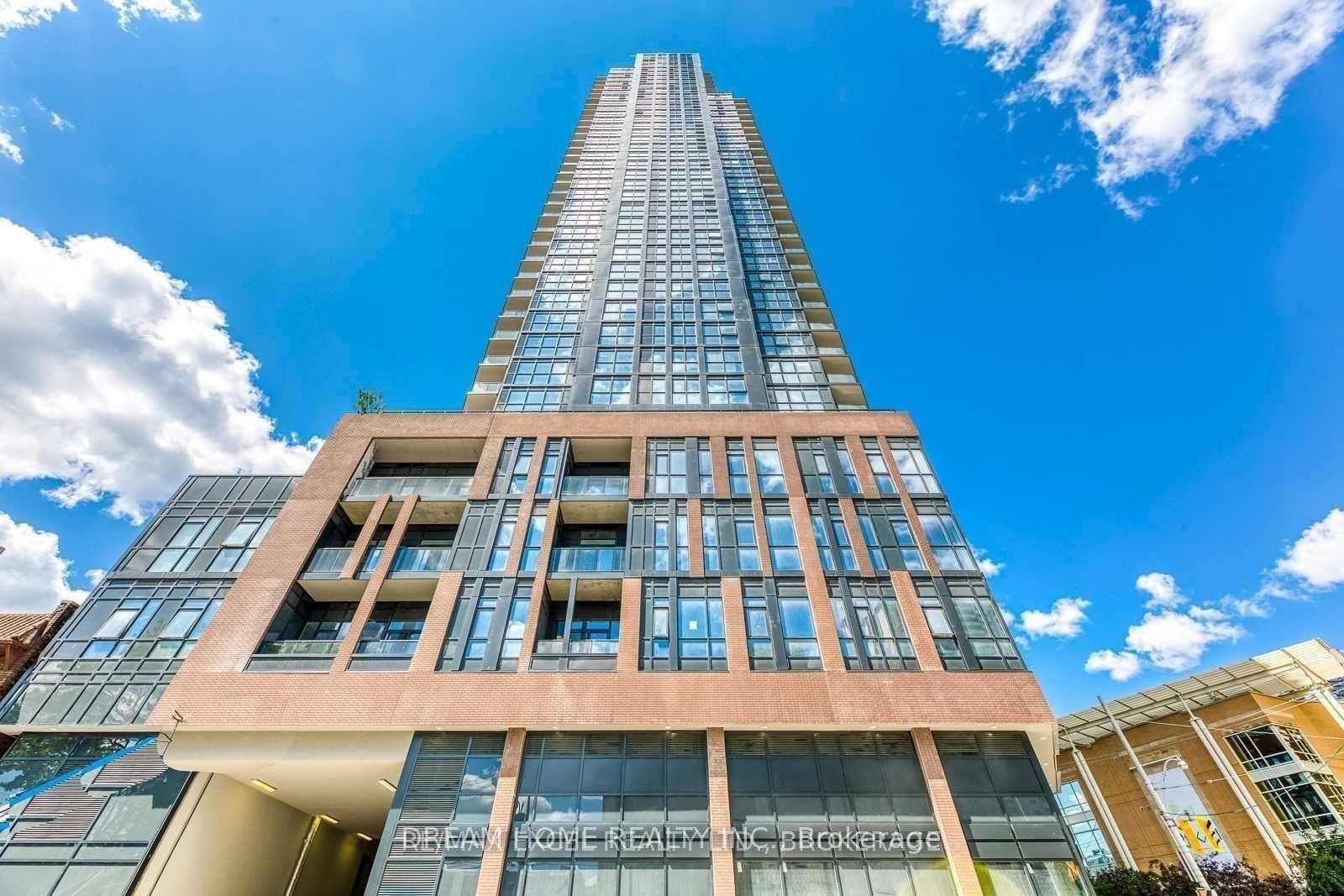 159 Wellesley Street Unit 608 photo 1