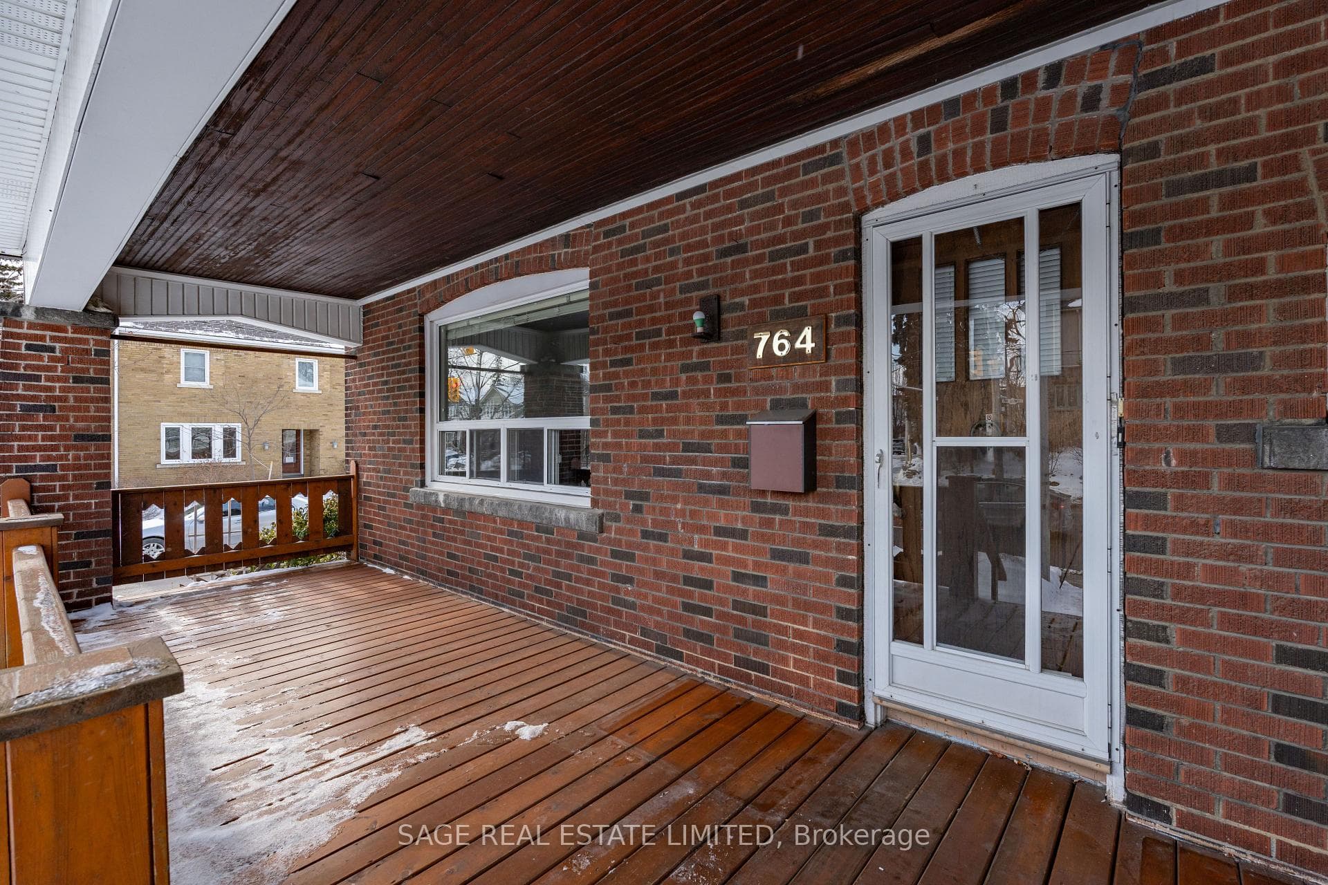 764 Coxwell Avenue Unit A photo 2