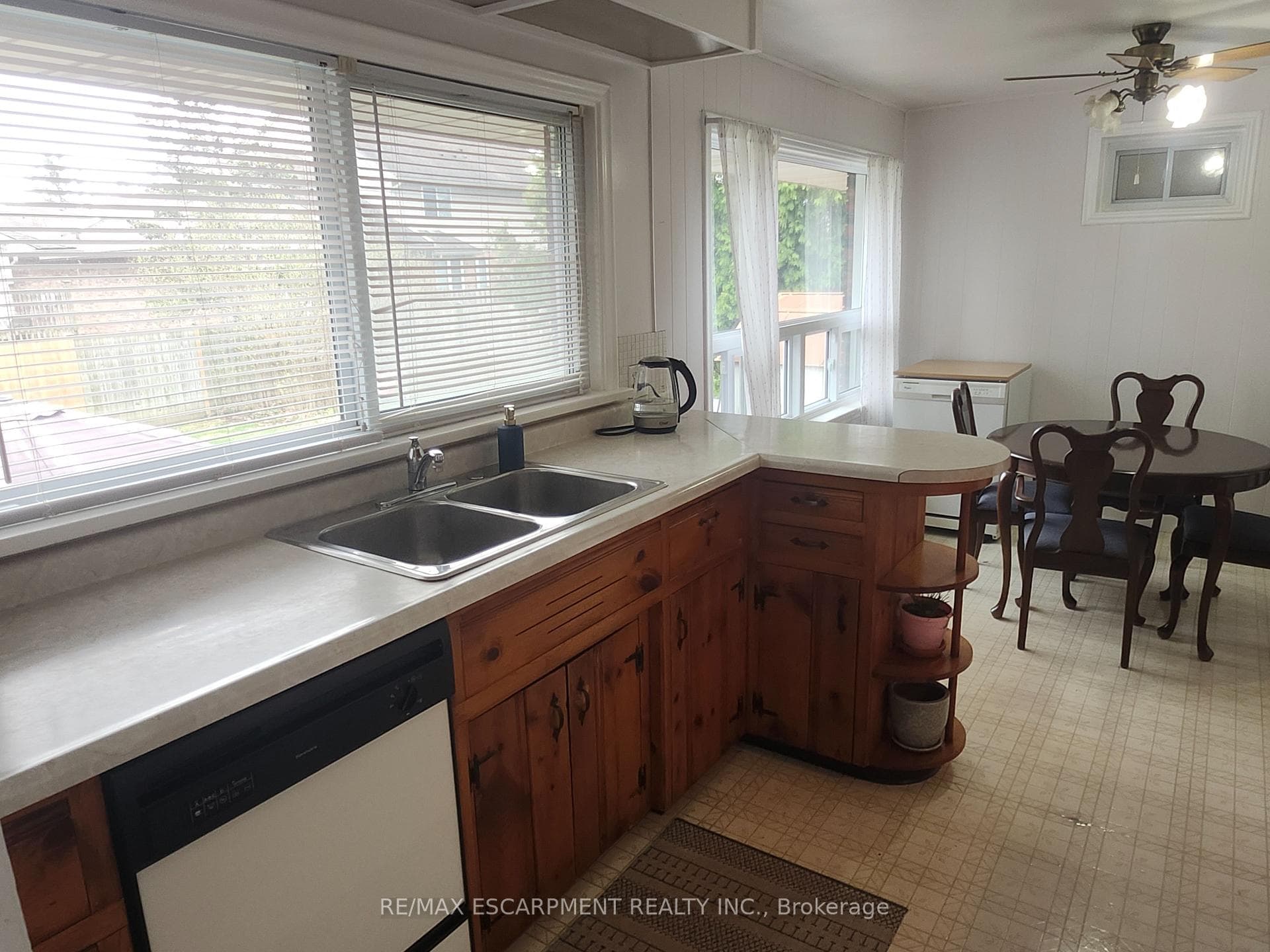 6142 Scott Street photo 9