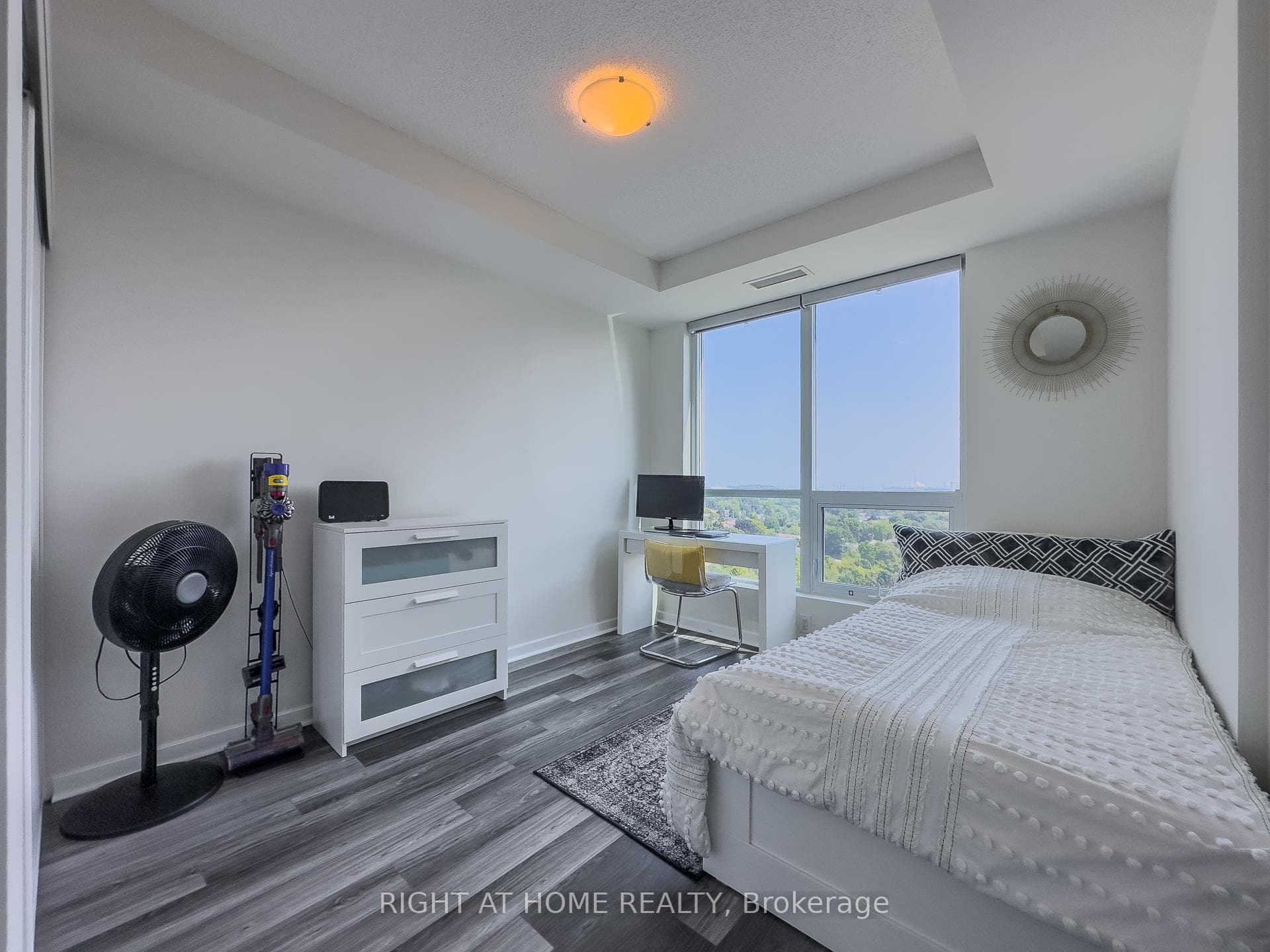 1235 Bayly Street Unit 1413 photo 12