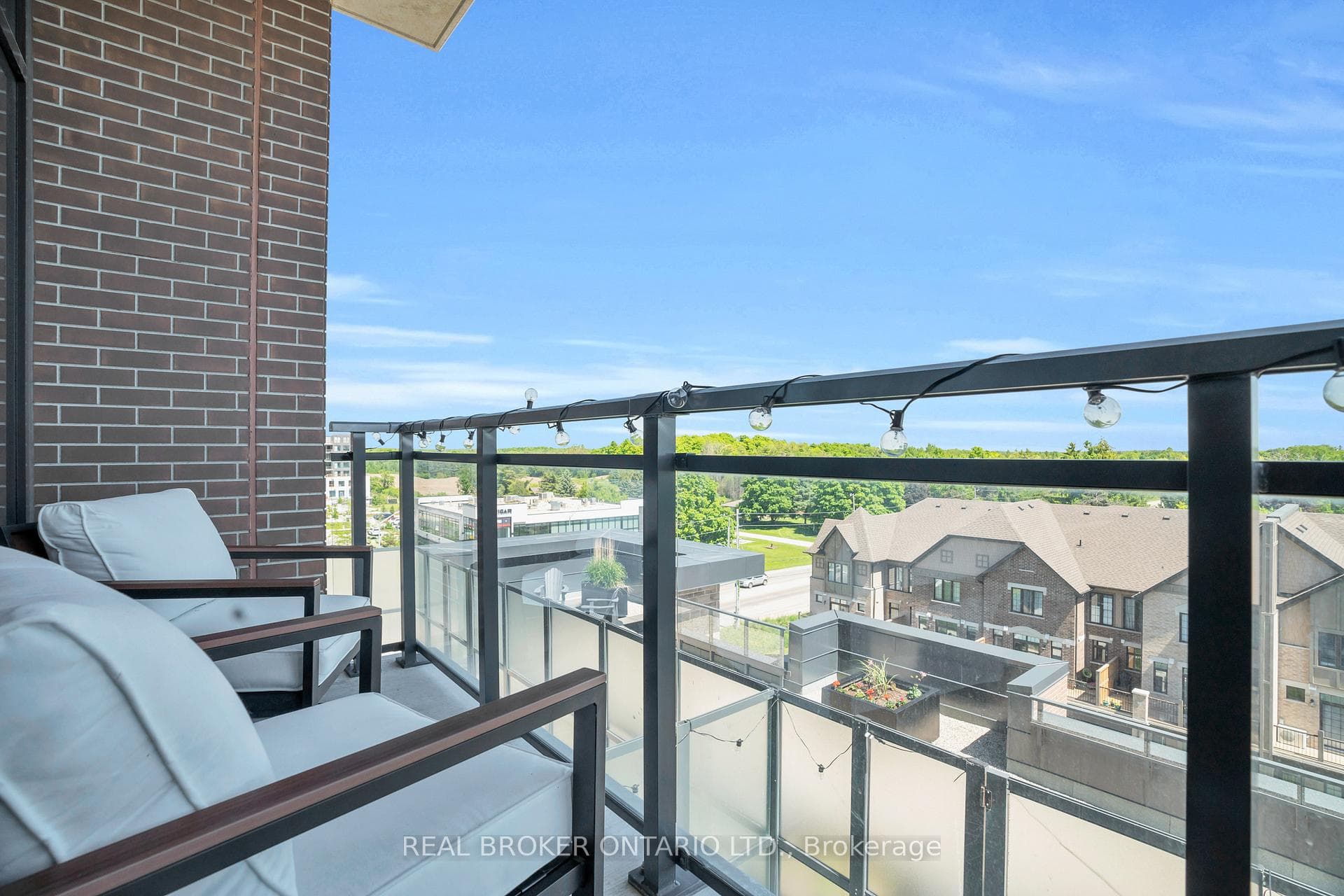 332 Gosling Gardens Unit 607 photo 23