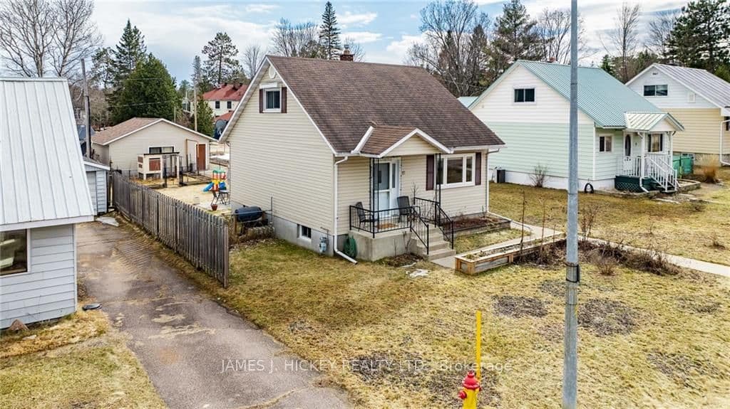 13 LAURENTIAN Street photo 30