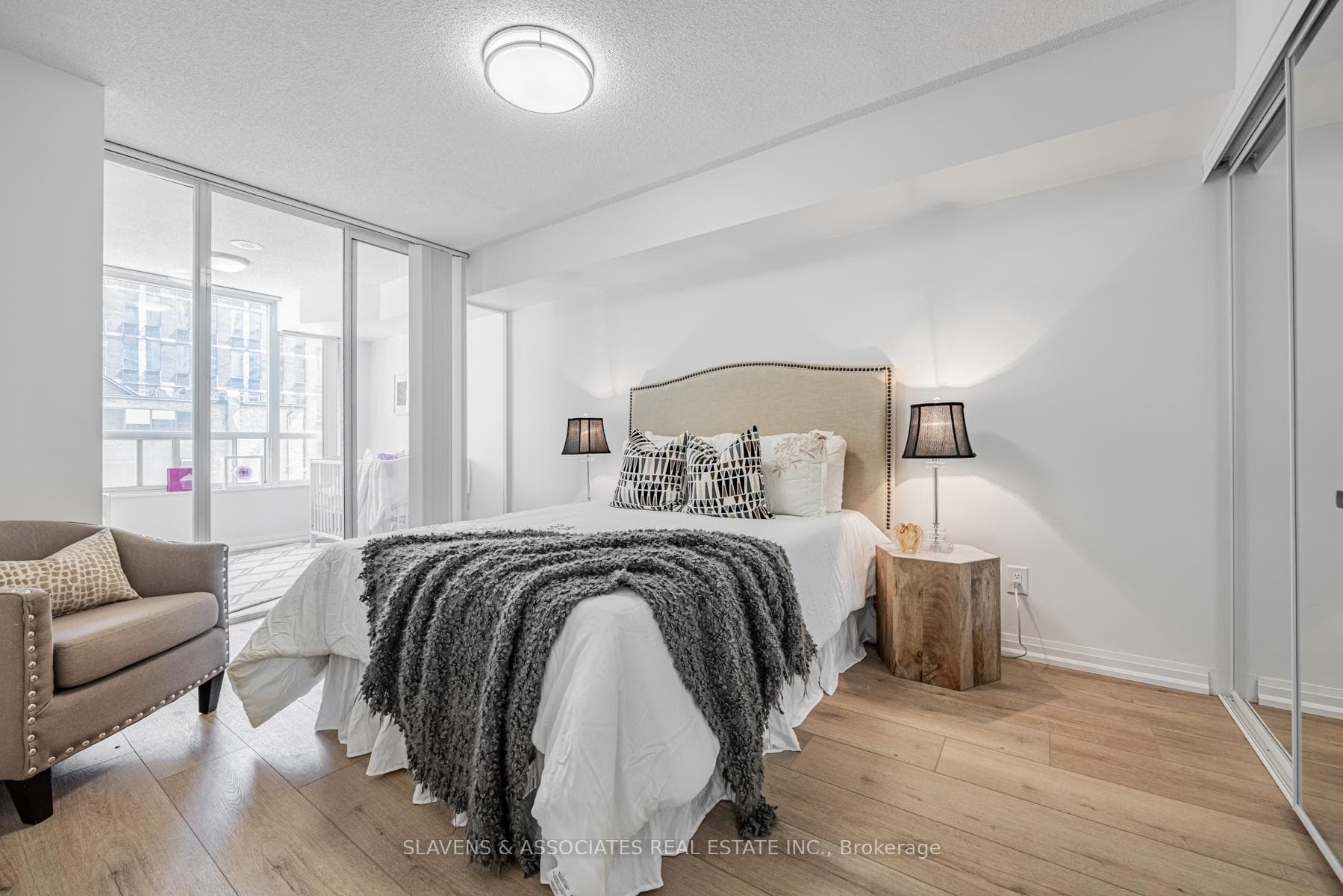 43 Eglinton Avenue Unit 606 photo 17