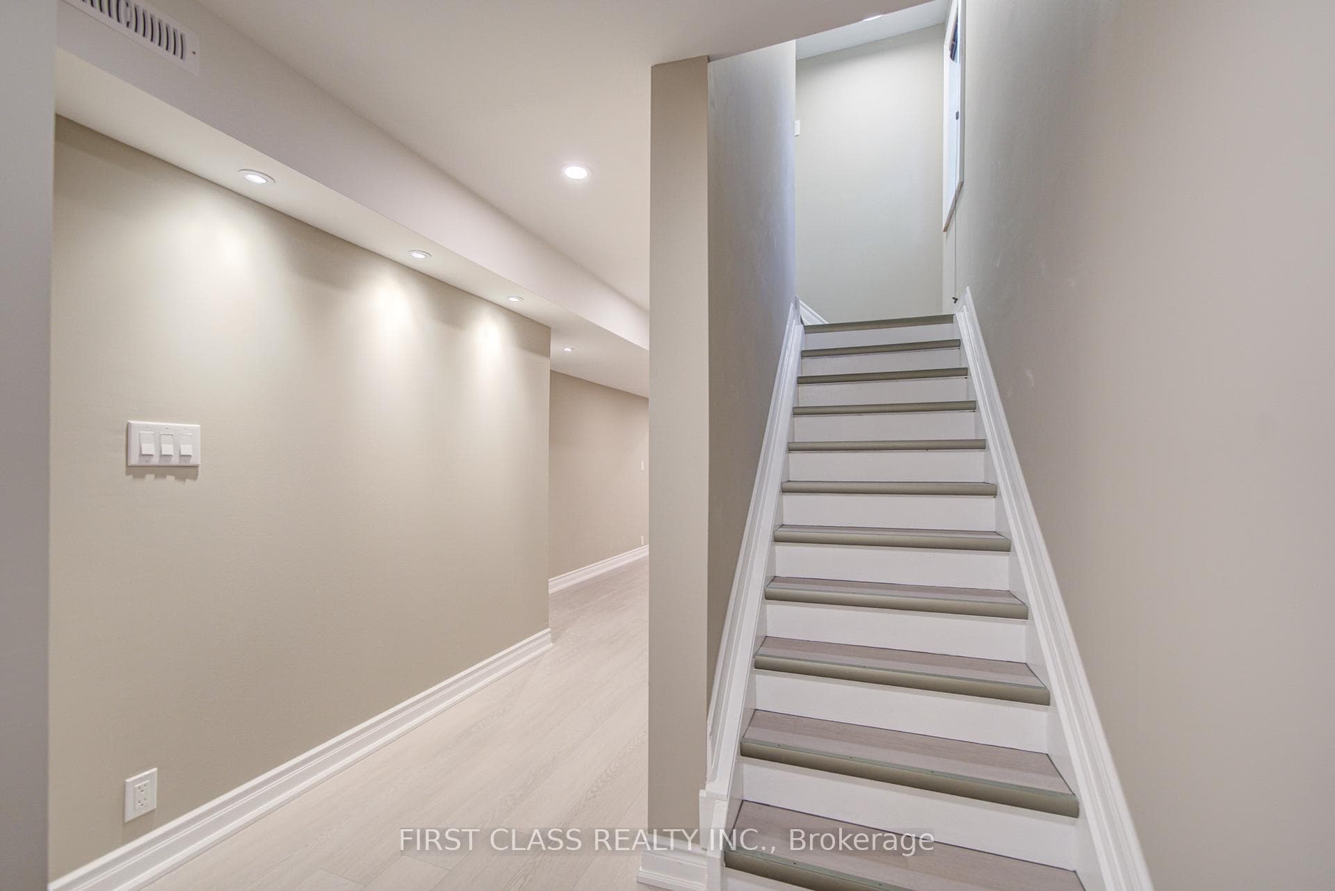 718 Peter Hall Drive photo 37