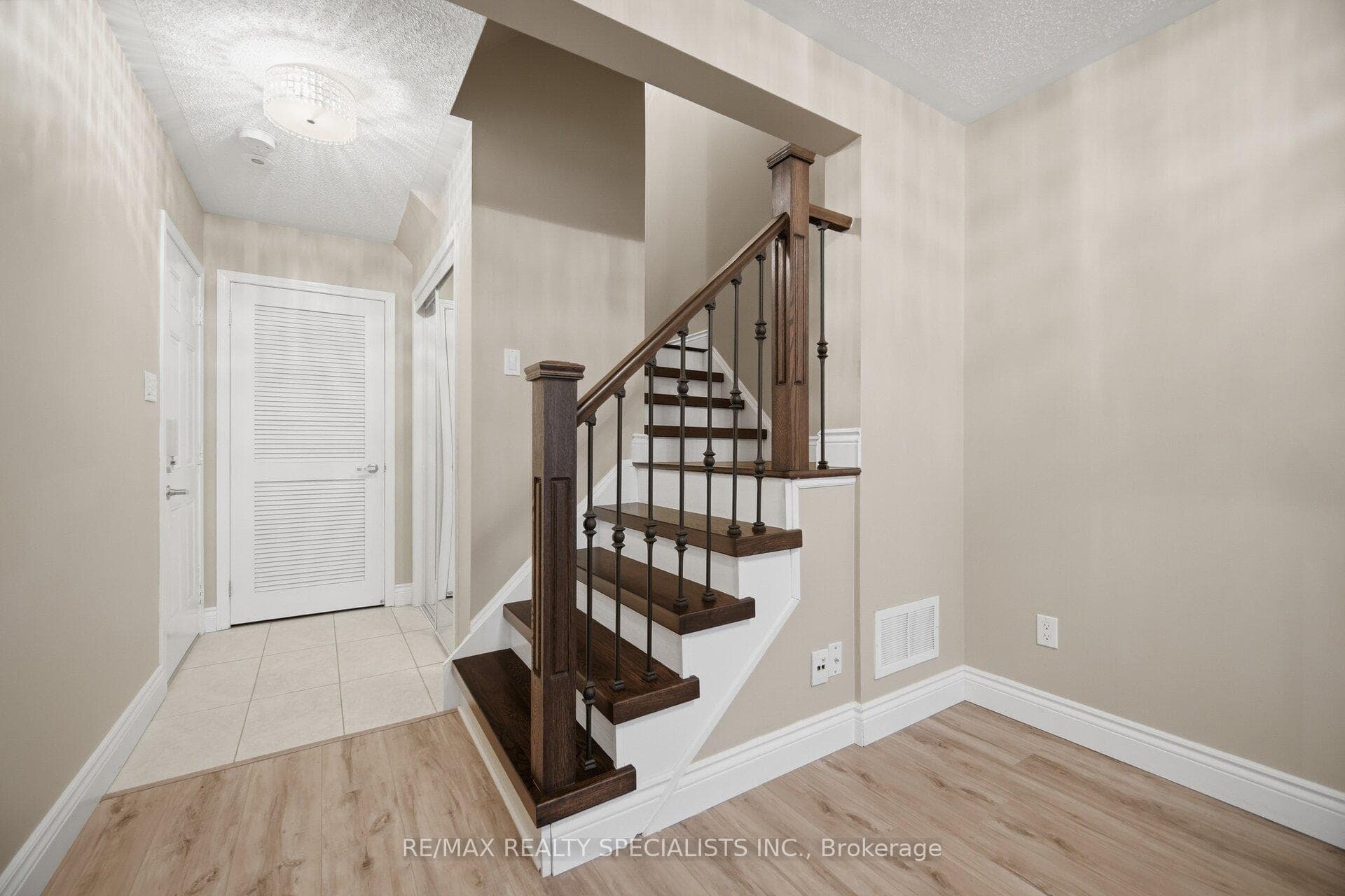 932 Sprague Place photo 9