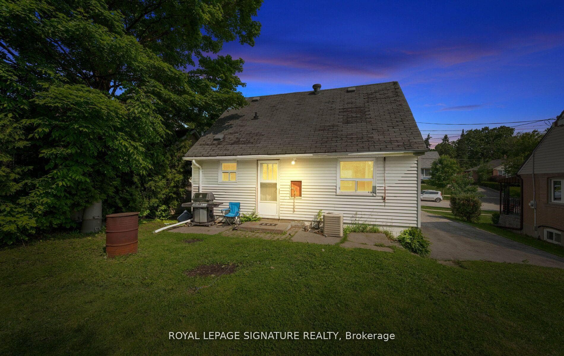 129 Allenby Avenue photo 36