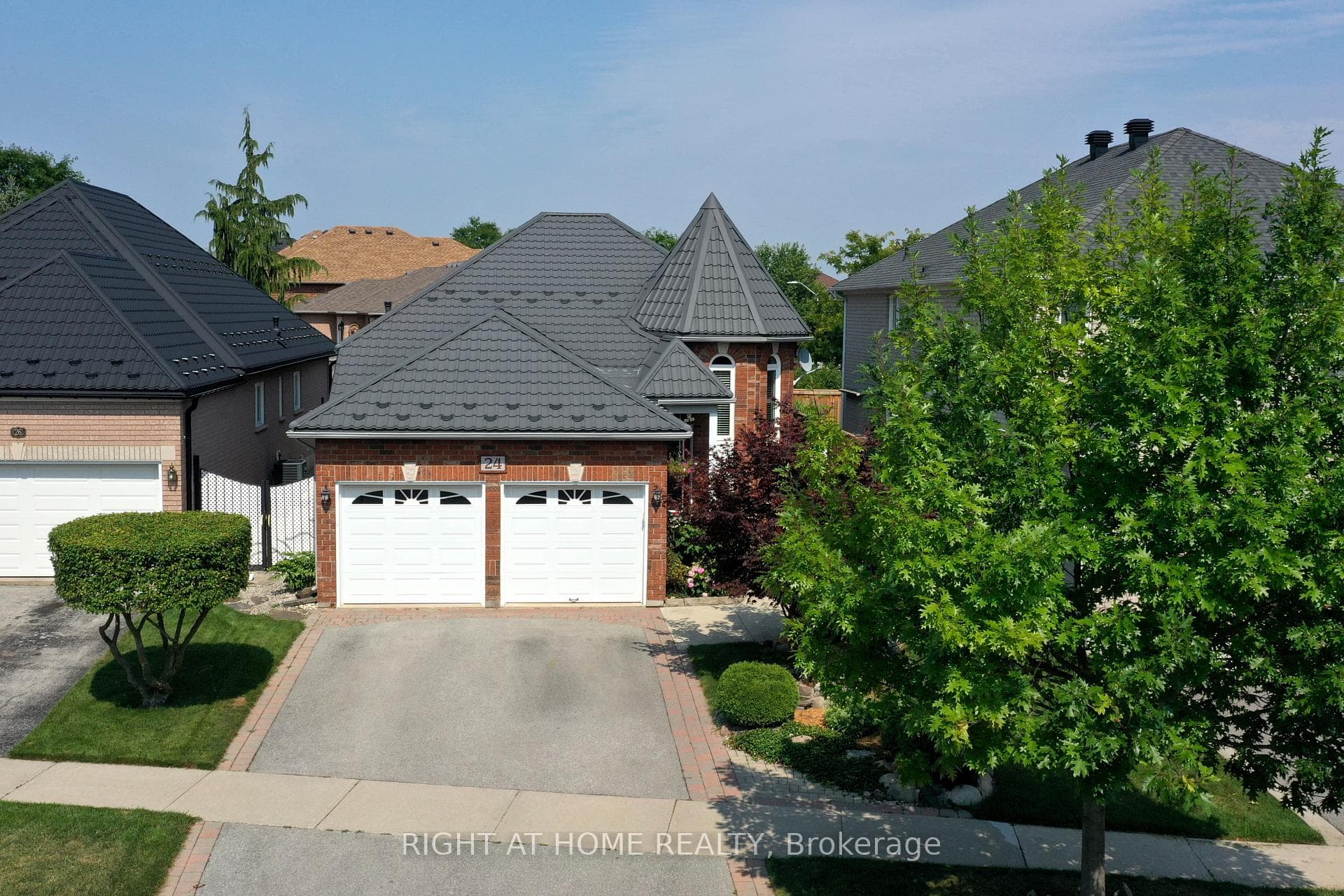 24 Huffmann Drive photo 2