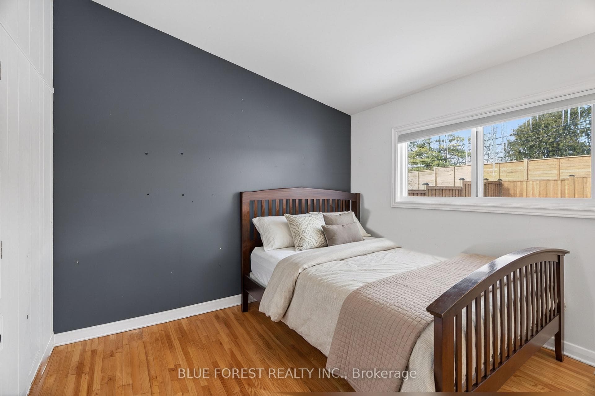 254 Burlington Street photo 12