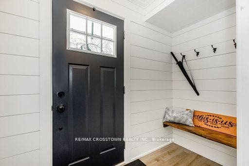 293 BARRIE Street photo 4