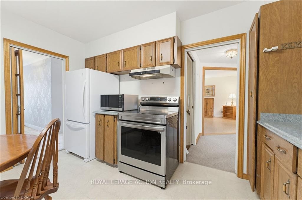 90 Henderson Avenue photo 15