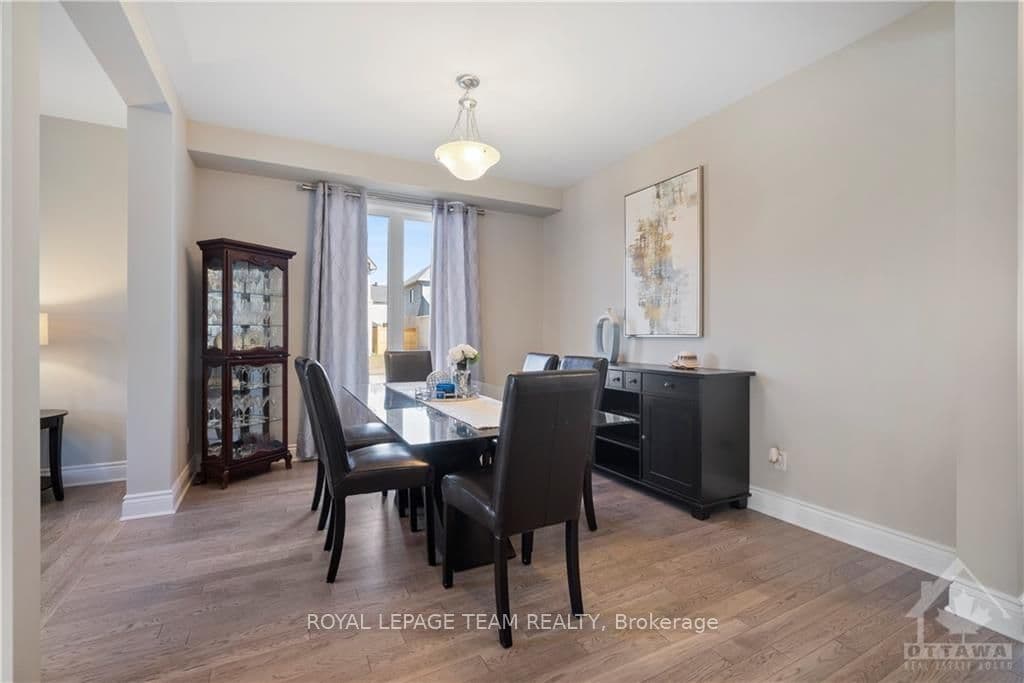 857 PERCIVAL Crescent photo 5