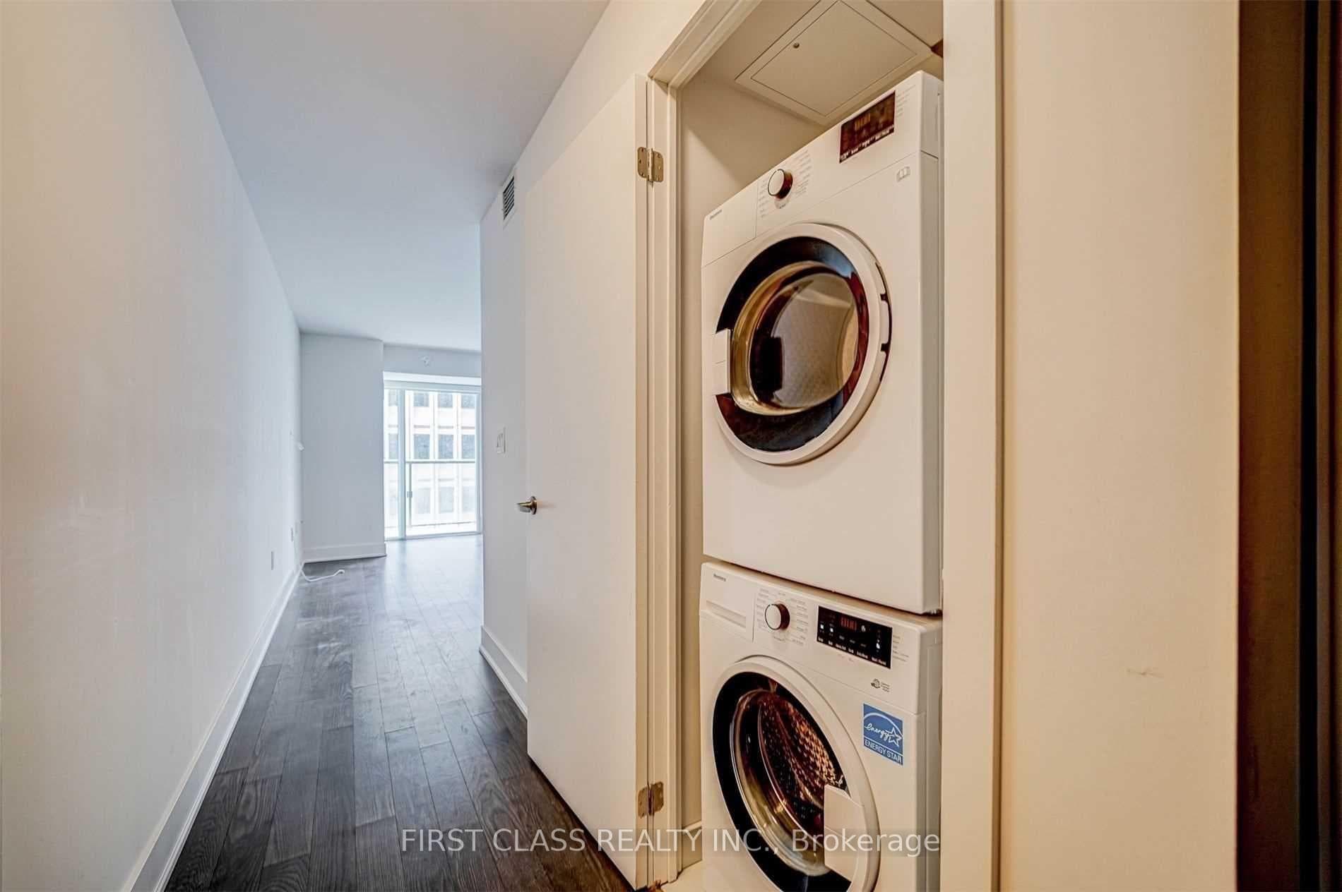 955 Bay Street Unit 1810 photo 2