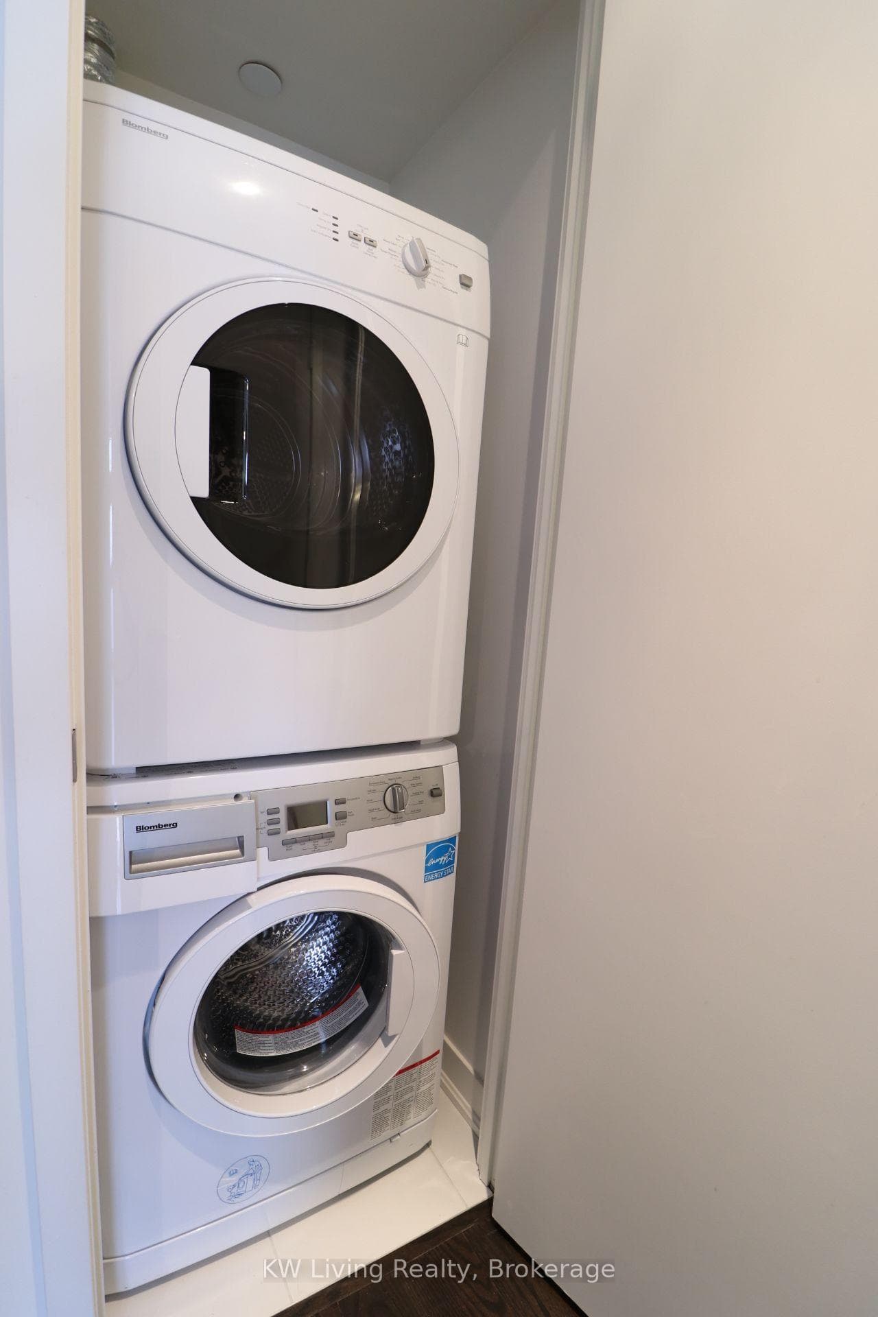 88 Harbour Street Unit 6703 photo 7