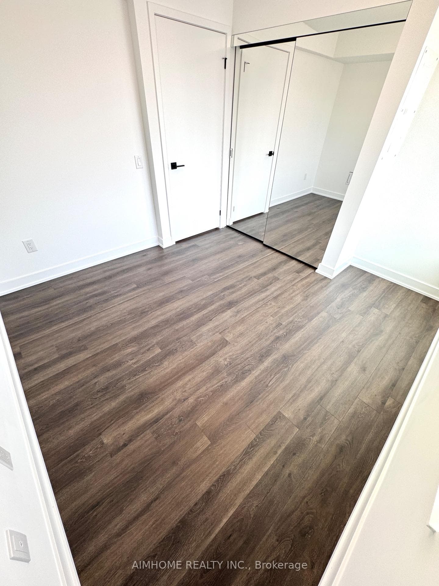 609 Sherbourne Street Unit 2210 photo 19