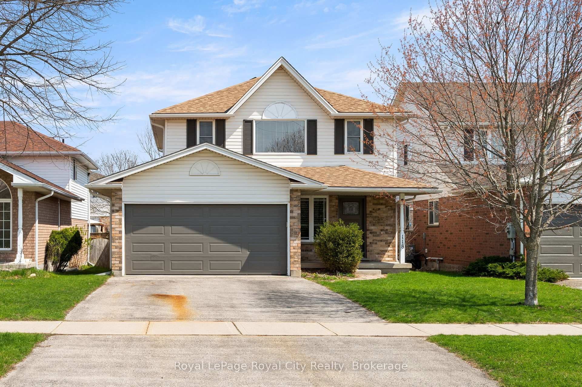 118 Clairfields Drive photo 1