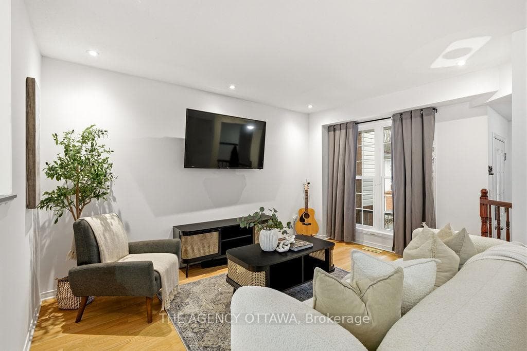 555 Aberfoyle Circle photo 5