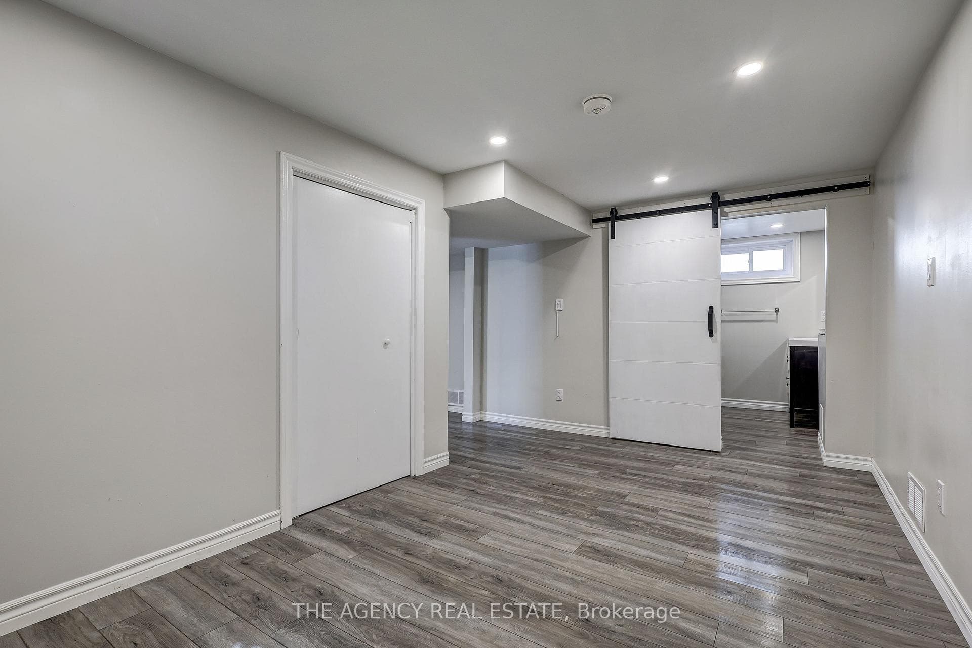 205 Rhine Avenue photo 35