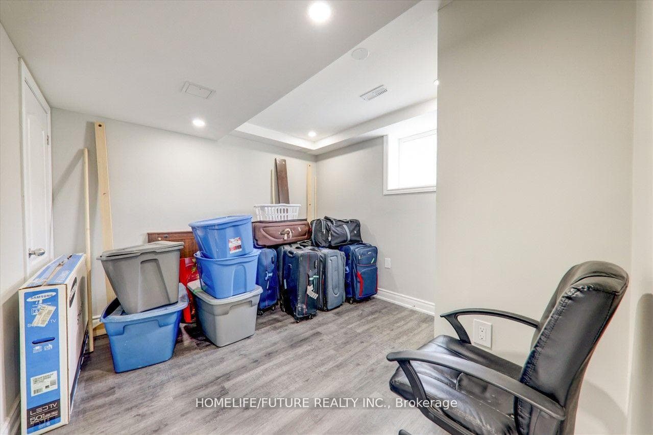 939 Miller Park Avenue Unit Bsmt photo 16