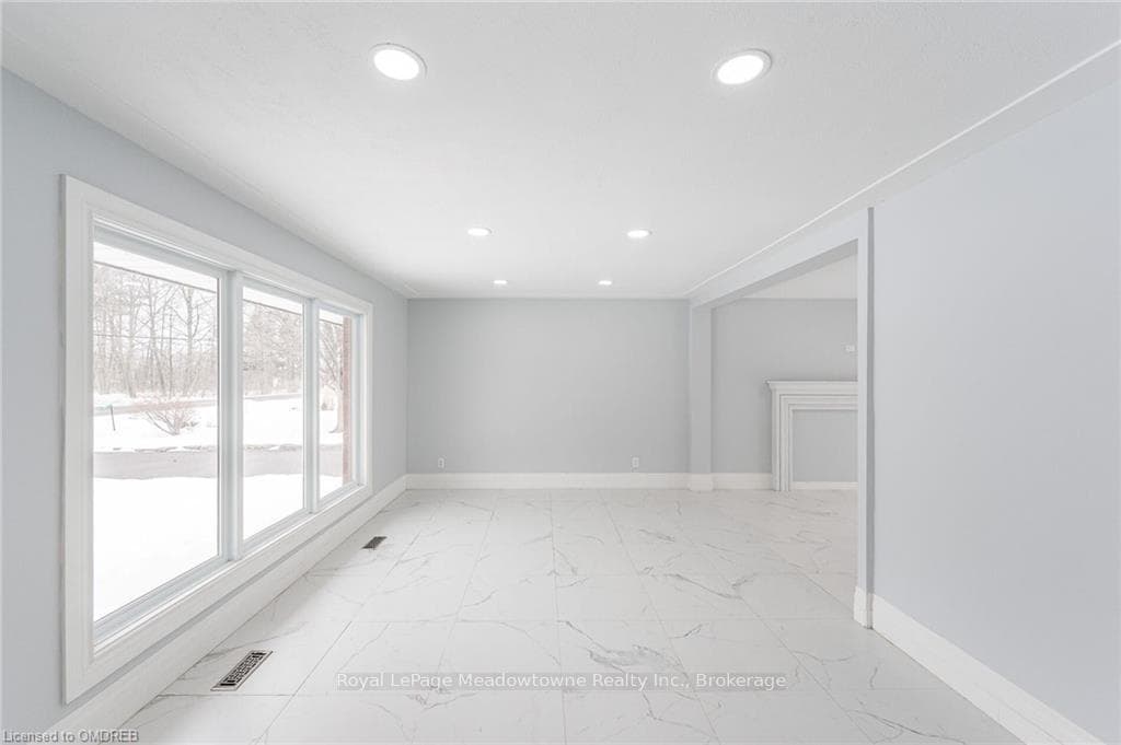 477 GLANCASTER Road photo 8