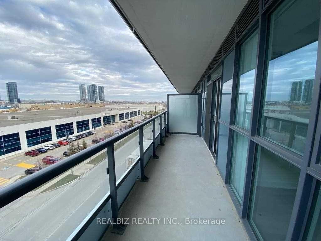 10 Honeycrisp Crescent Unit 618 photo 9