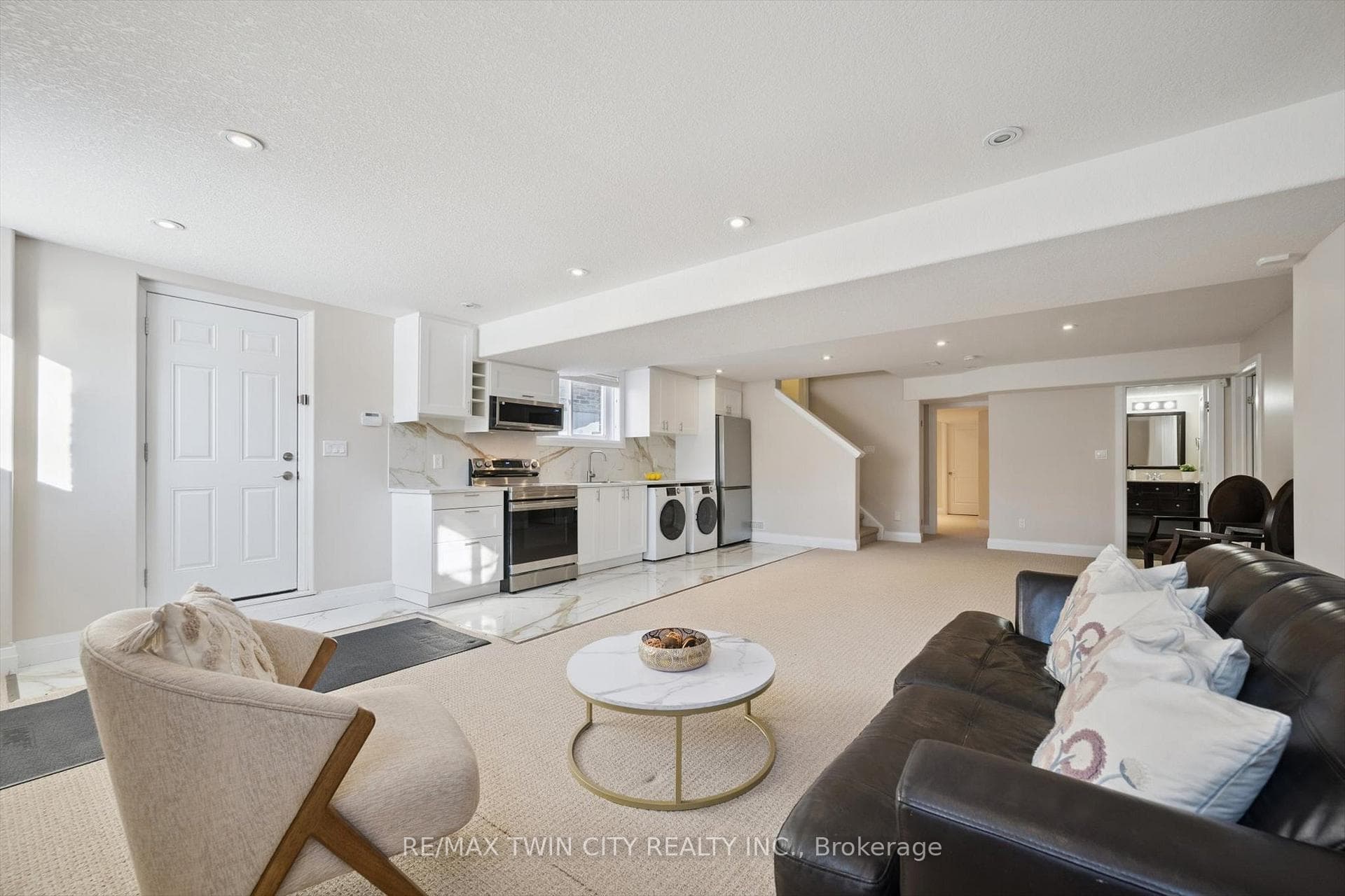 556 Netherwood Crescent photo 31