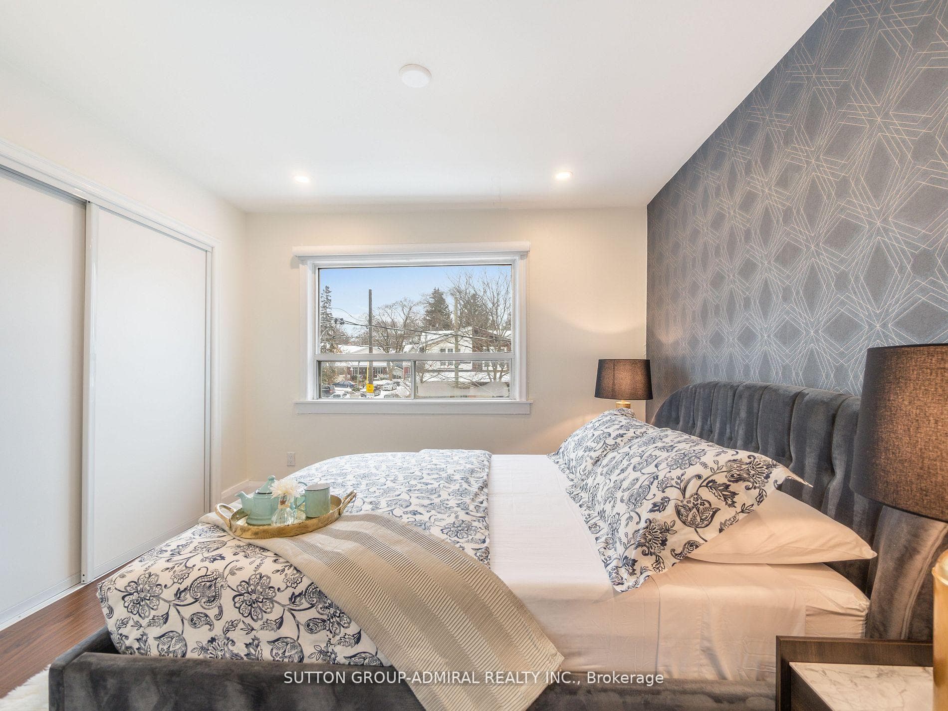 389 Davisville Avenue photo 33