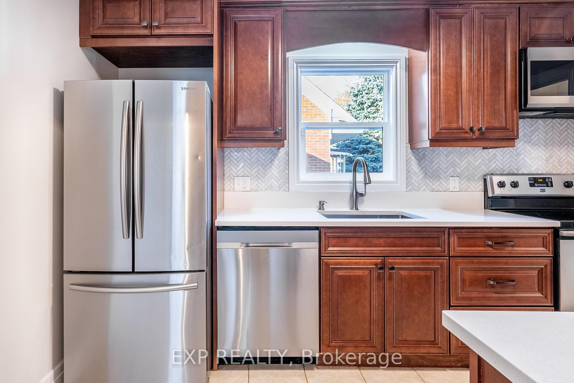 645 Weber Street photo 19