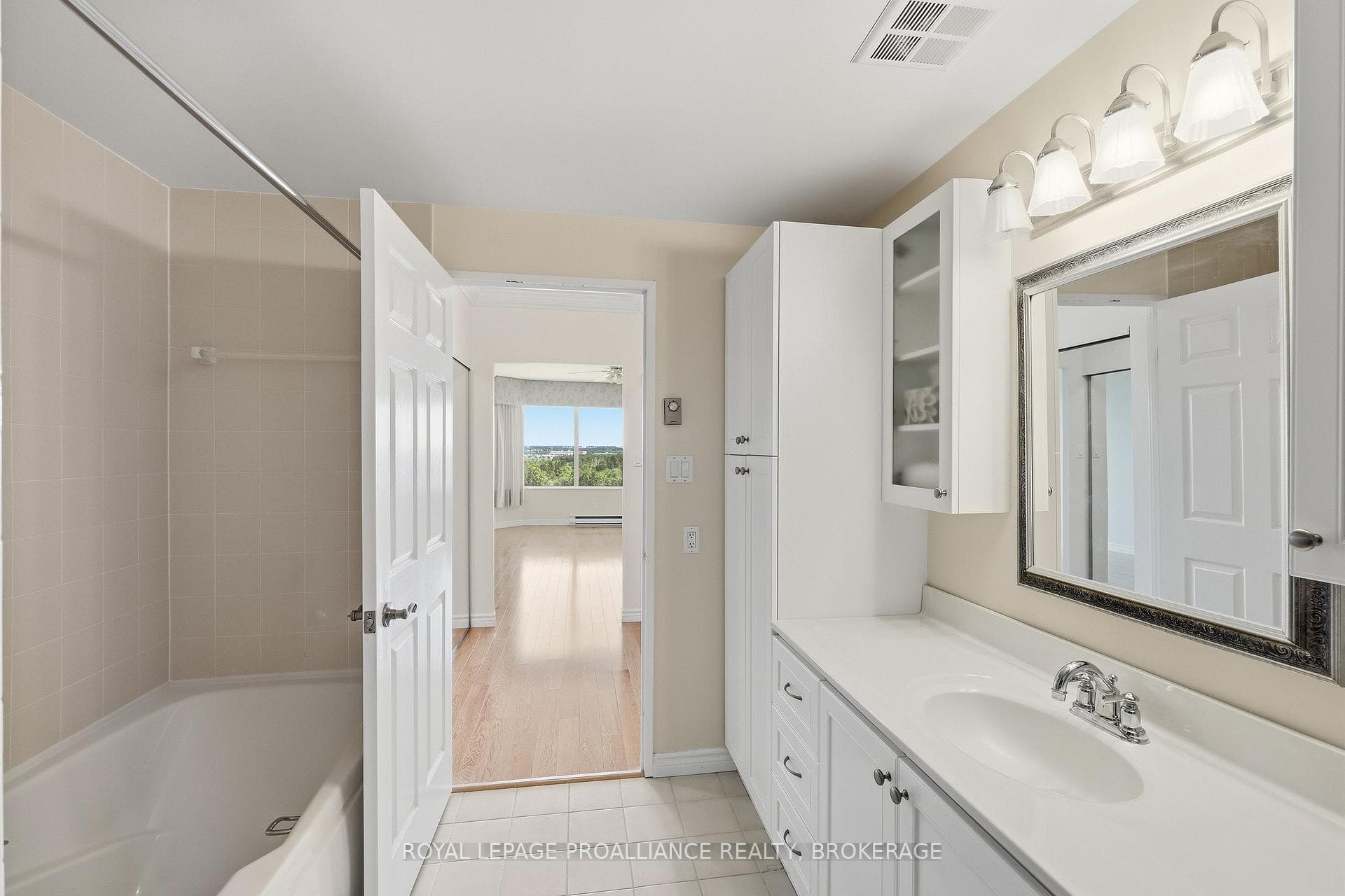 1000 King Street Unit 1302 photo 39