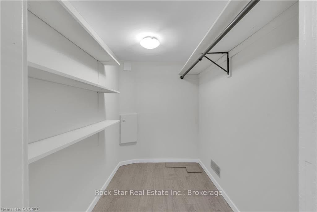 17 VICTOR Boulevard Unit B photo 21