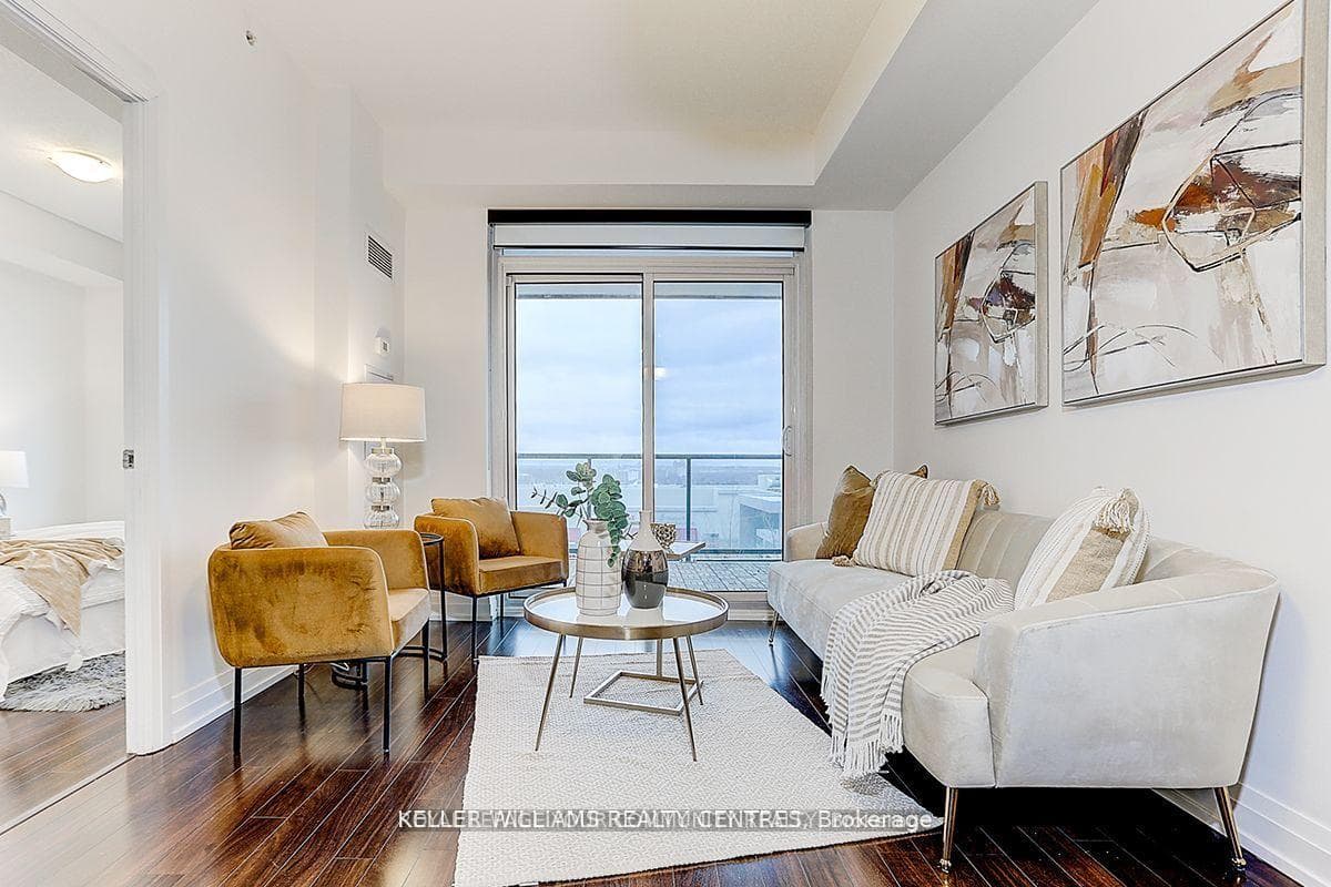 7165 Yonge Street Unit 502 photo 4