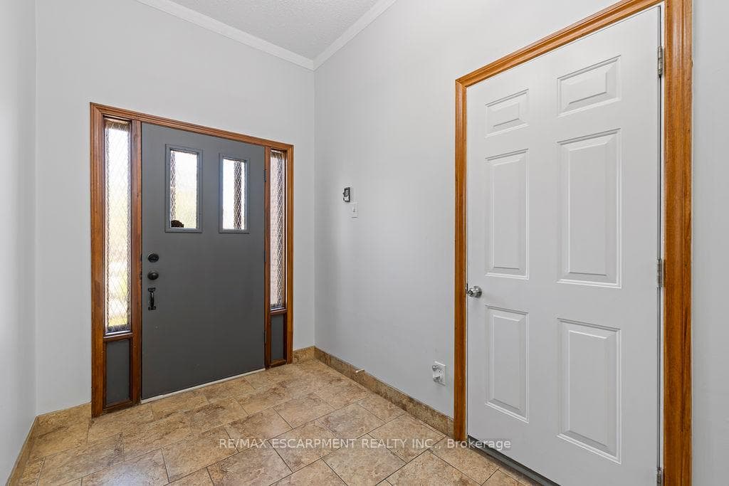140 Solomon Crescent photo 7