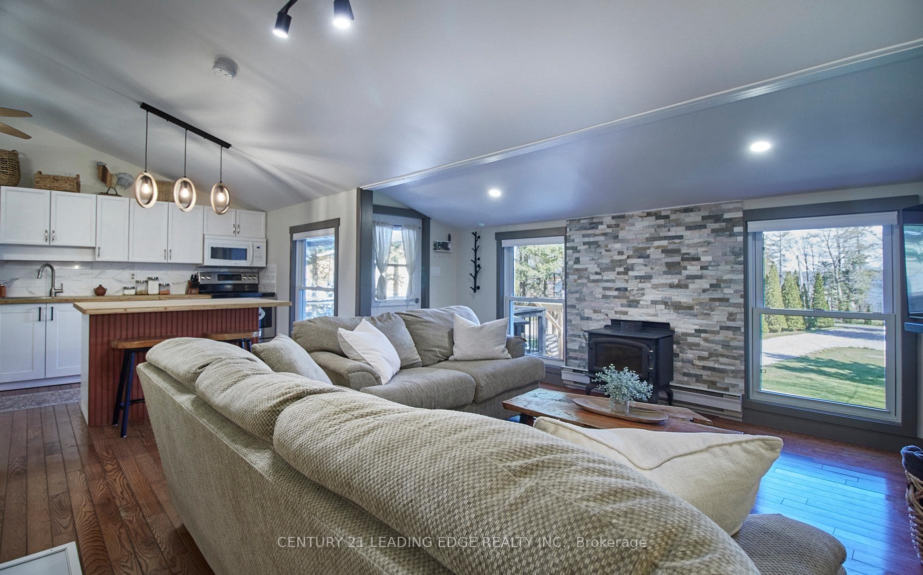 682 North Shore Drive photo 10